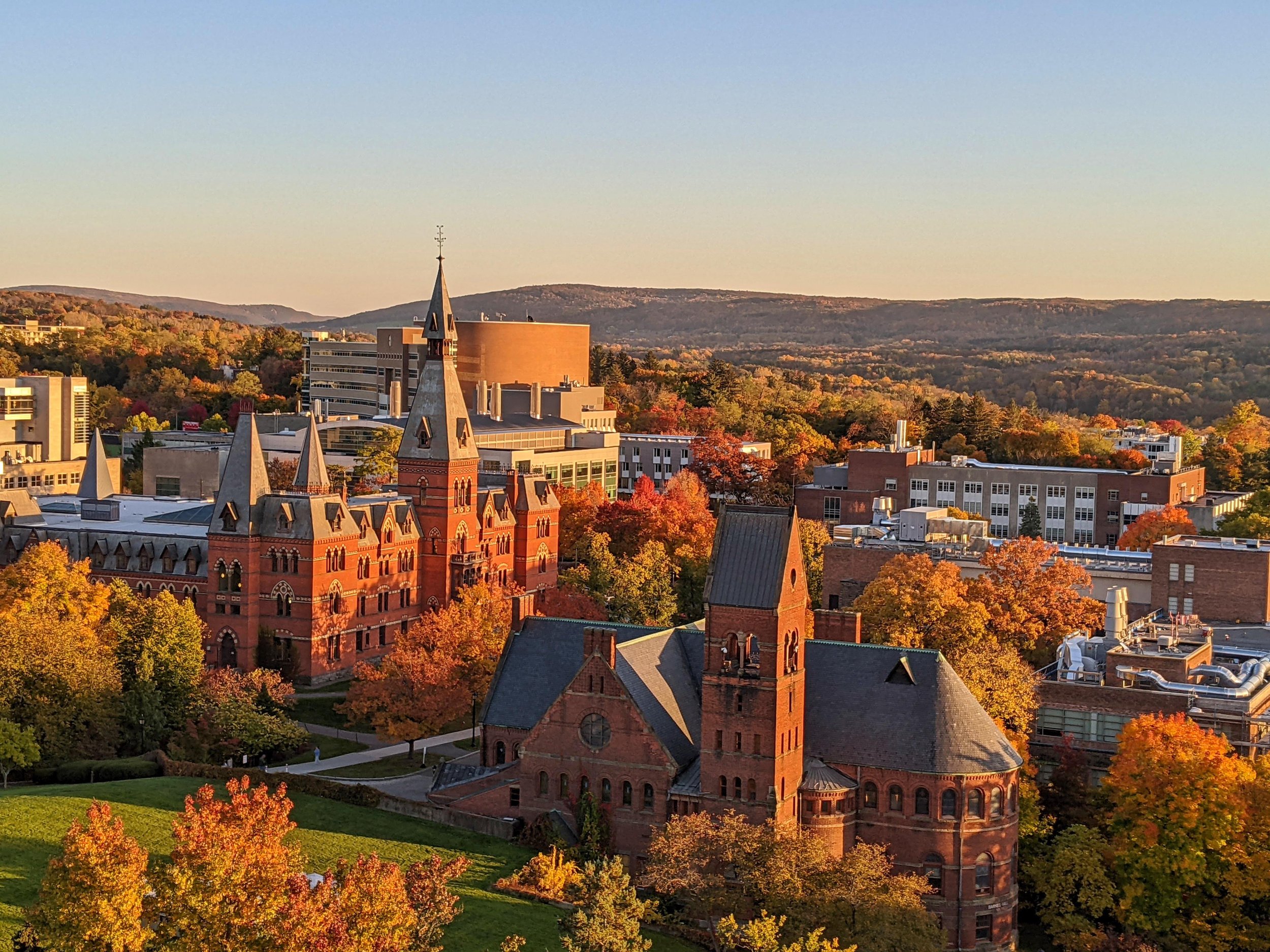 fall-in-ithaca-cornell-university-v0-u0u5kpf0z8v91.jpg