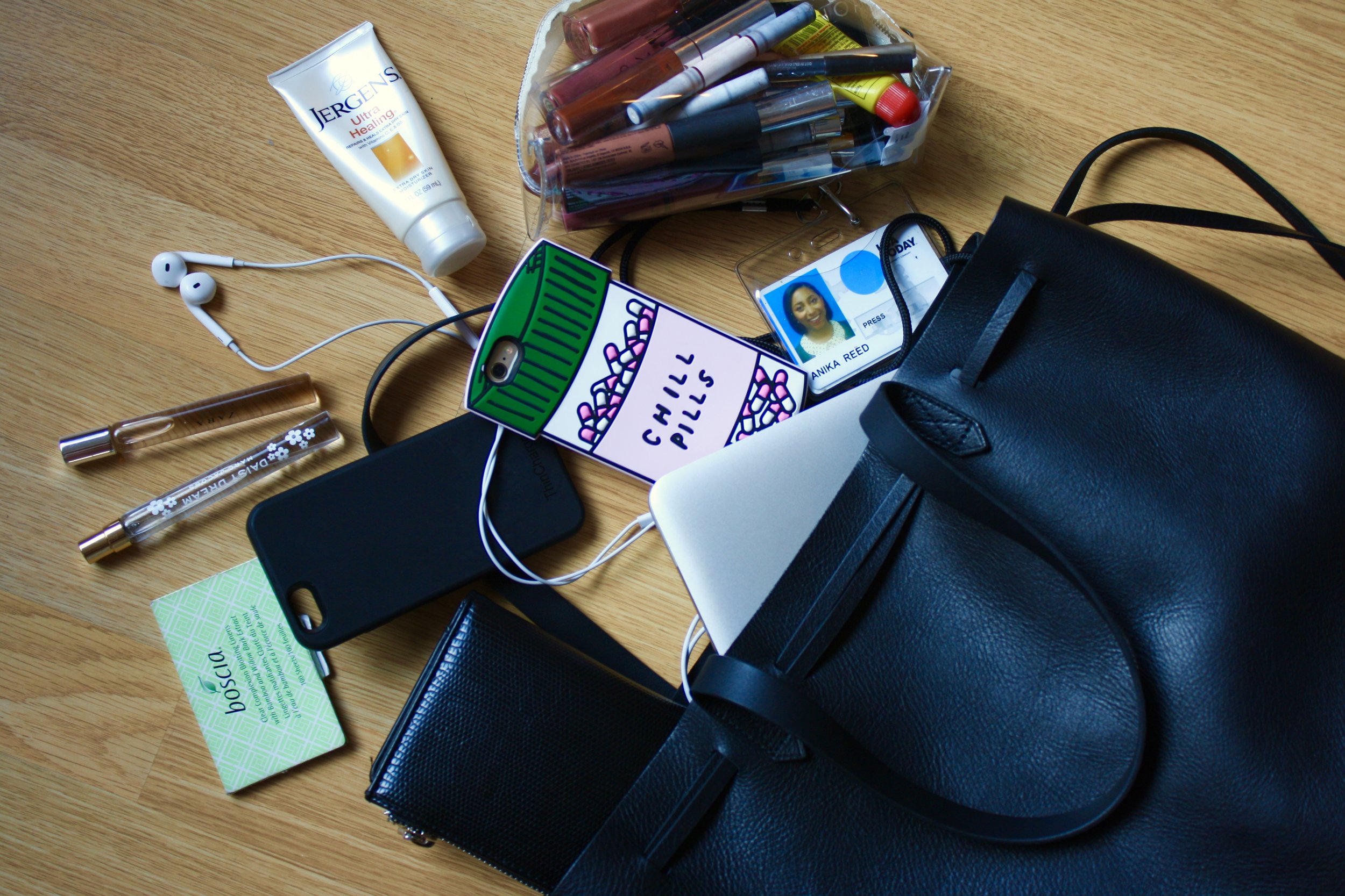 What's in my Bag + Daily Essentials