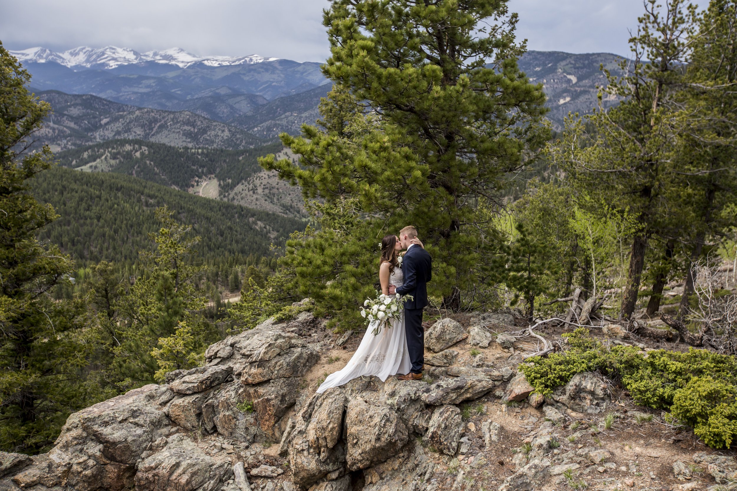 ColoradoWeddingPhotographerNorthStarGatherings024.jpg