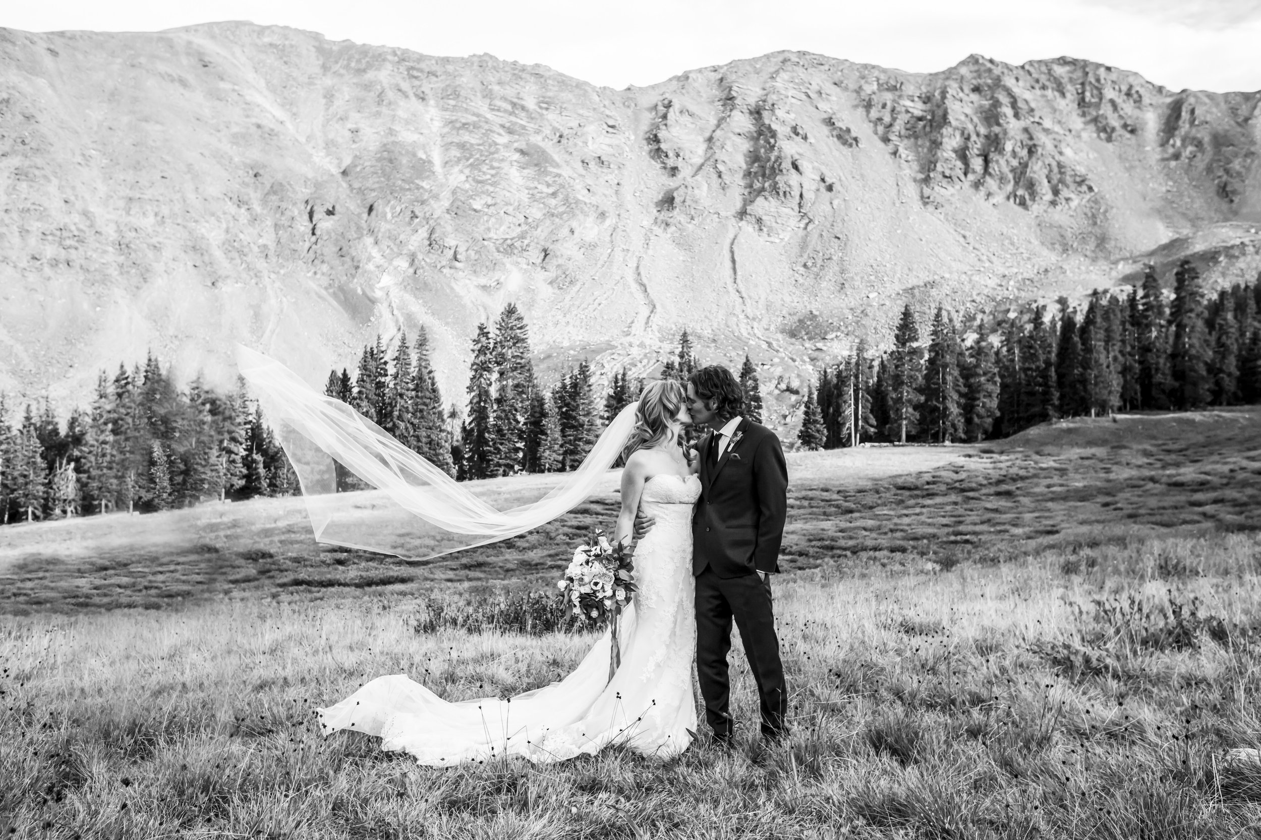 66ArapahoeBasinRockyMoutainWeddingPhotography.jpg