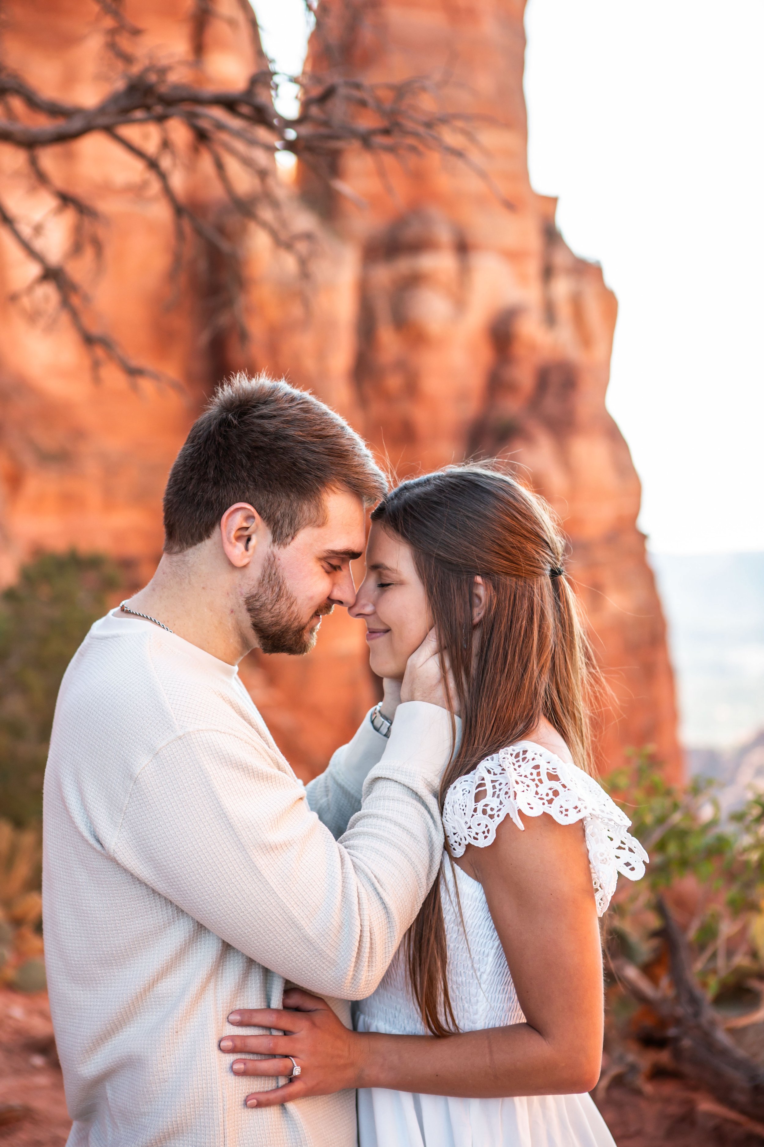 CathedralRockWeddingEngagmentPhotographySedona004_1.jpg