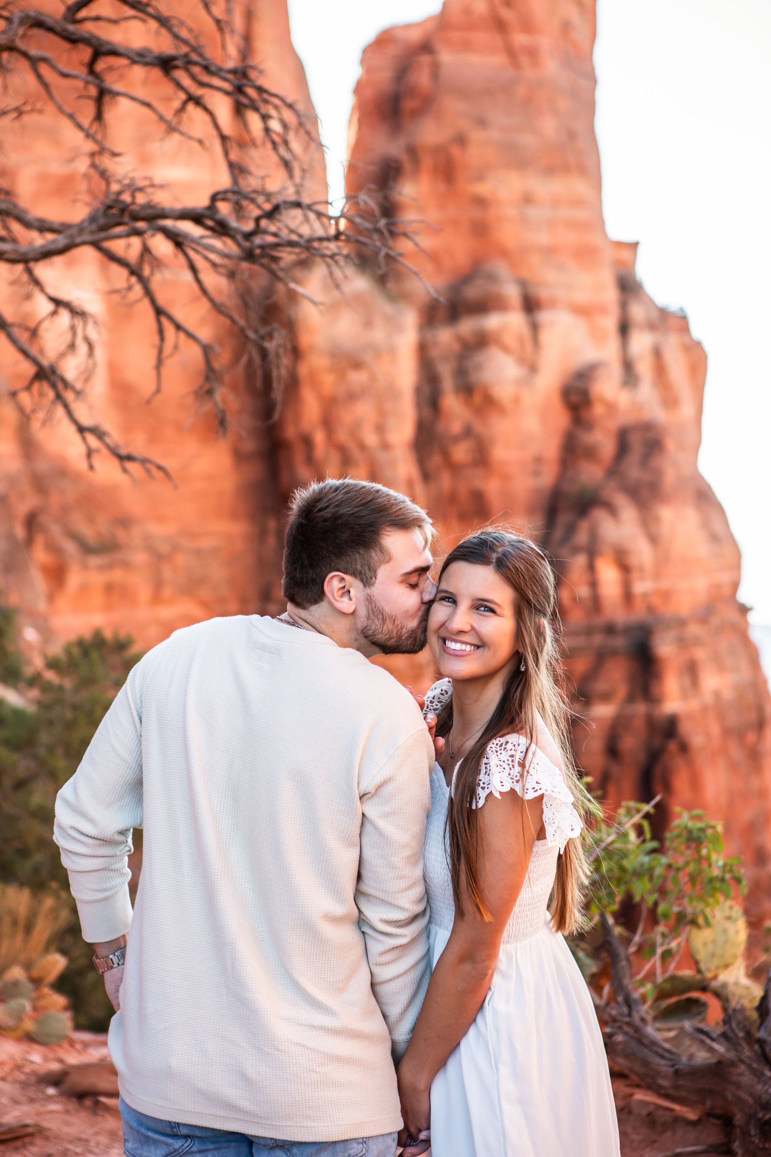 CathedralRockWeddingEngagmentPhotographySedona006_1.jpg