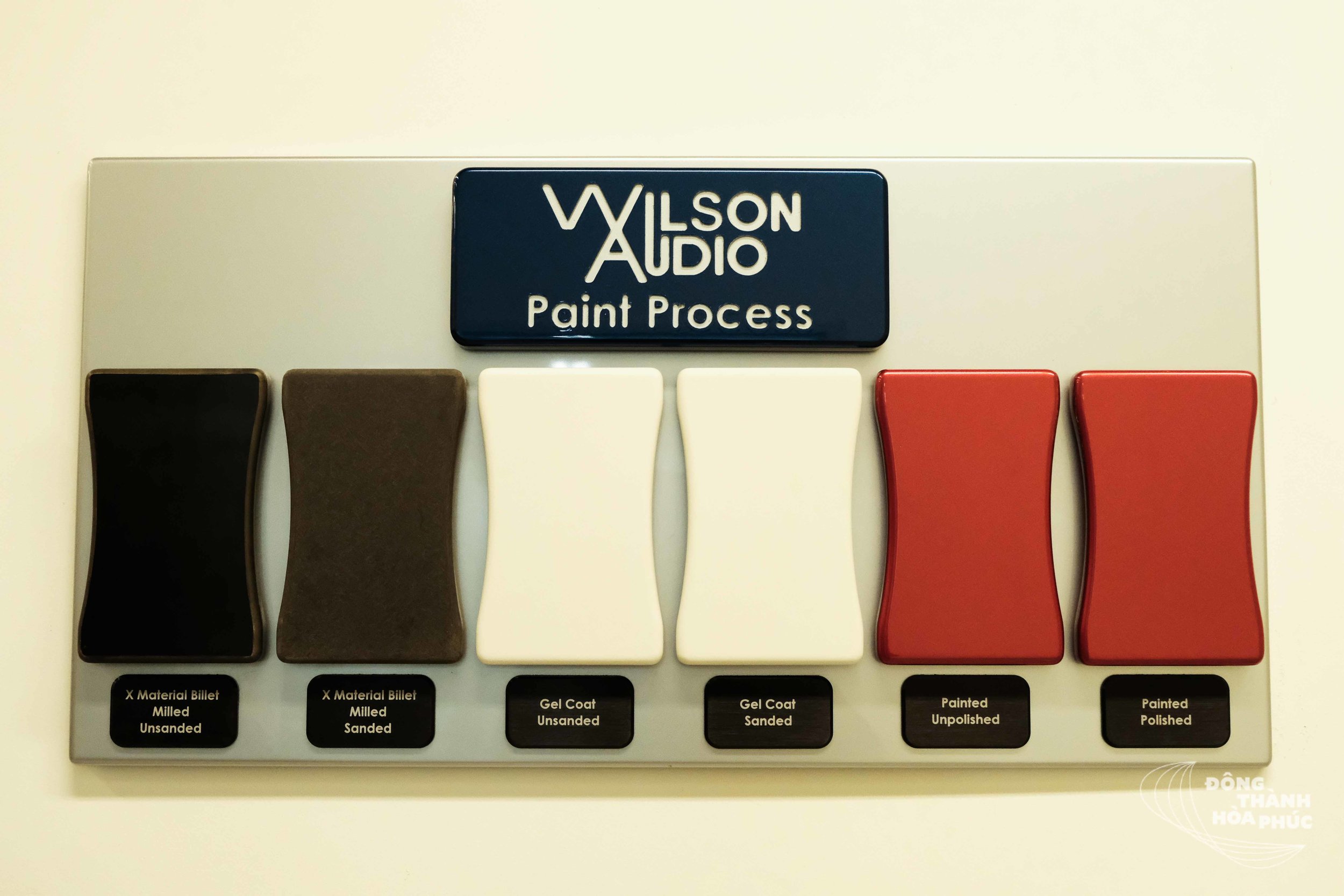 Quá trình sơn sản phẩm của Wilson Audio: thùng loa thô -&gt; mài -&gt; sơn phủ -&gt; đánh mượt -&gt; sơn màu -&gt; đánh bóng