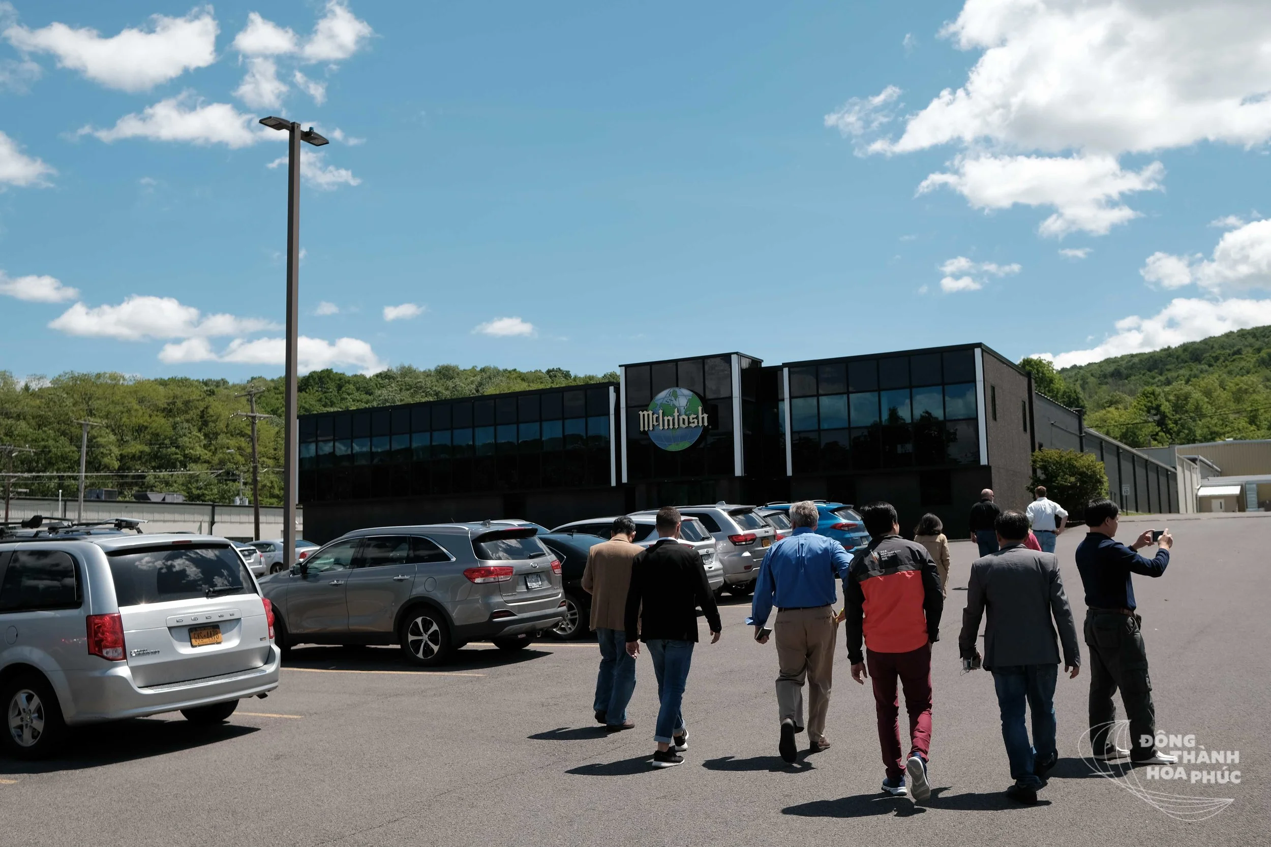 Khung cảnh bên ngoài “tòa nhà McIntosh”