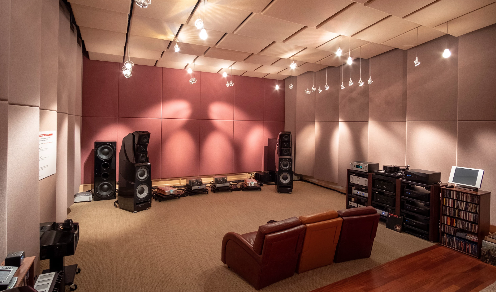 Phòng nghe nhạc tại trụ sở Transparent Audio