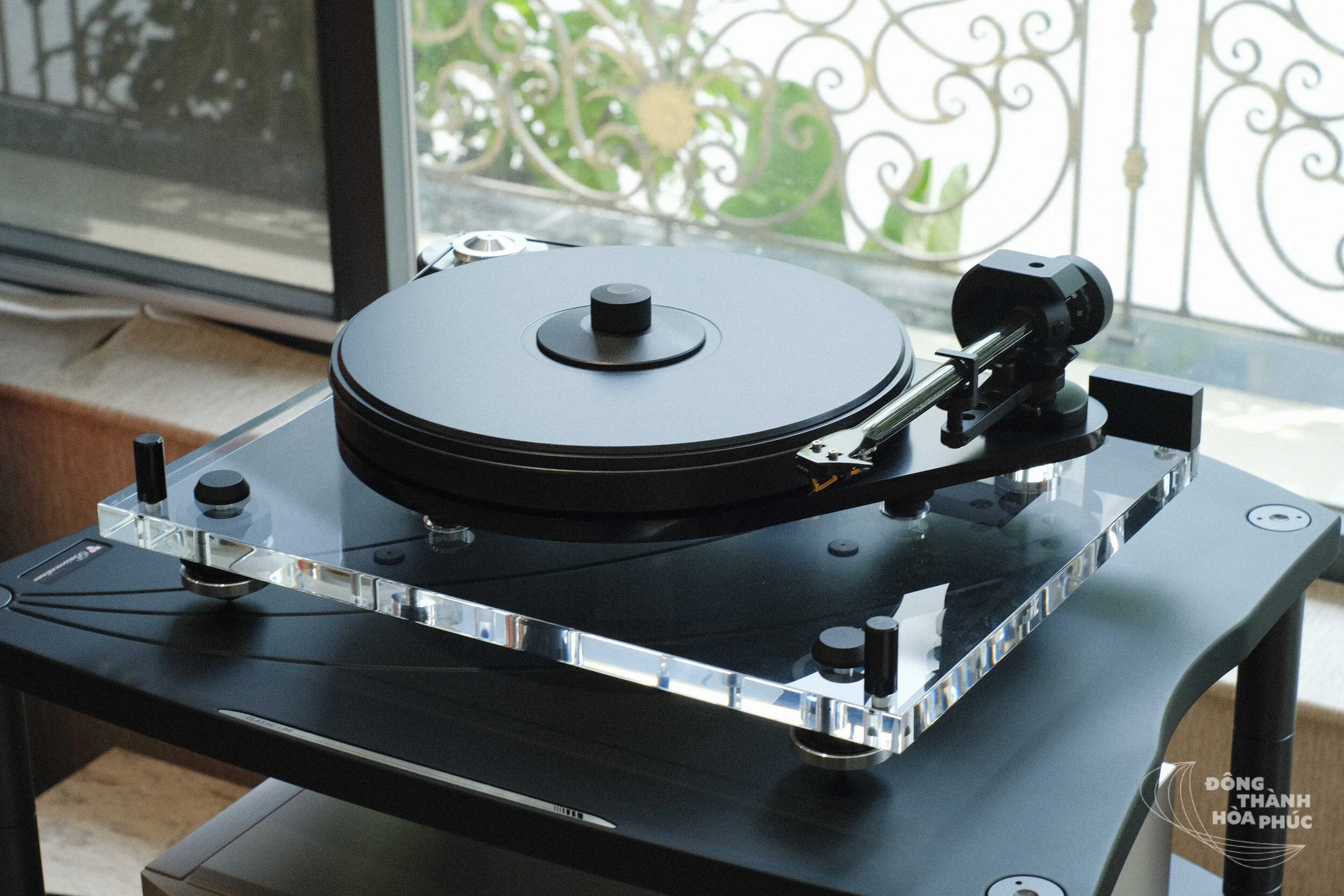 ProJect_6Perspex_Turntable_Đông_Thành-Hòa_Phúc (7 of 9).jpg