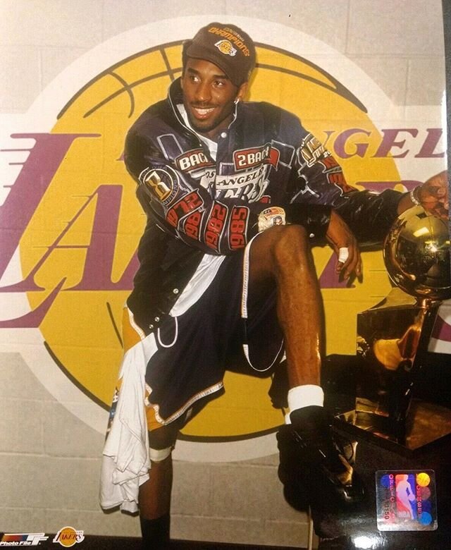 MY GENERATIONS MICHEAL JORDAN.. DIS SHIT FUCKED UP HOMIE.. RIP DA FUCKIN GOAT .. ONE THE GREATEST LAKERS TO EVER DO DIS SHIT 🙏🏽