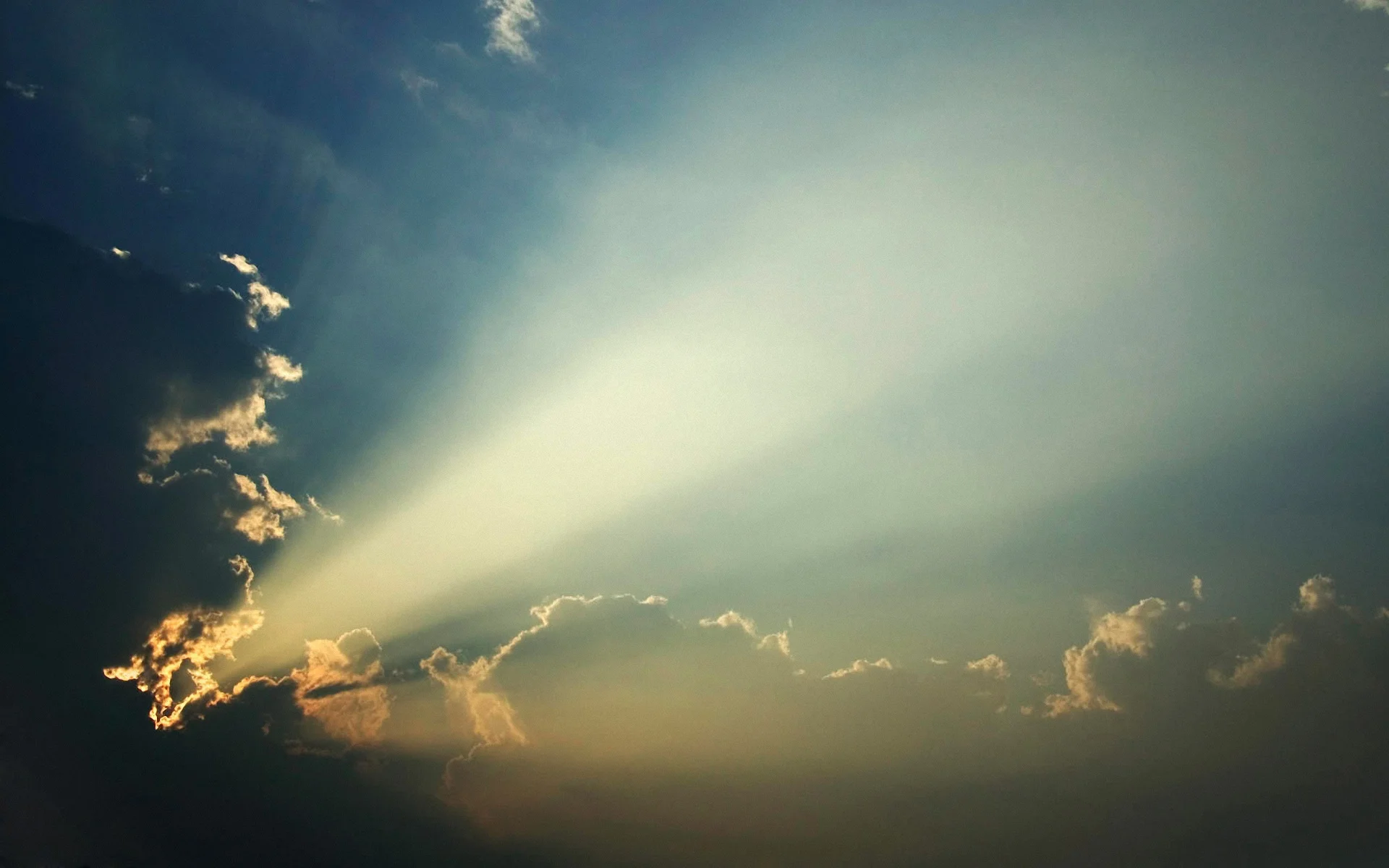 sun-beams-hole-in-cloud_91337-1920x1200.jpg