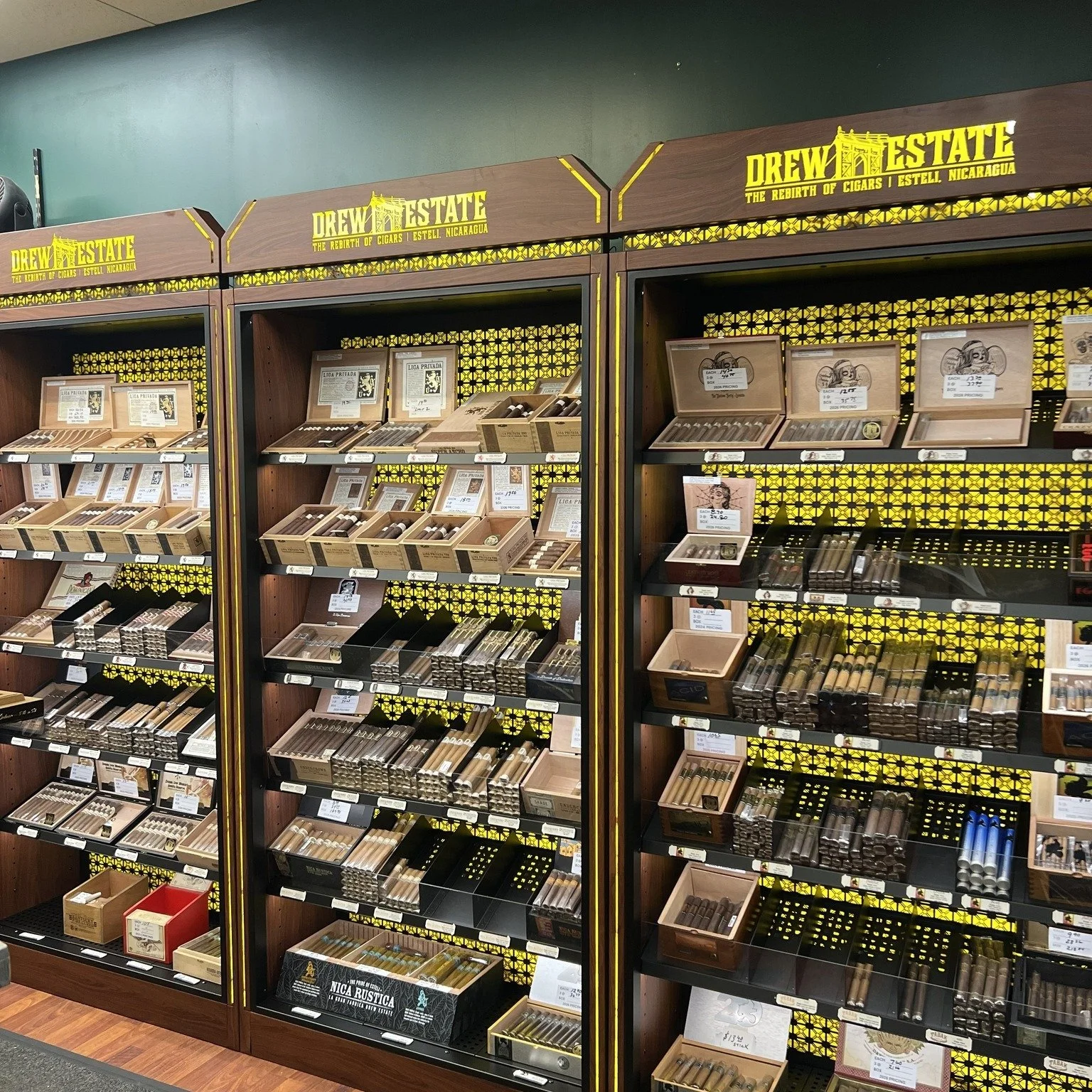 Check out our new Drew Estate display in our State Street Plaza, Lemoyne walk-in humidor.  We've always had the absolute best selection in the area -- and now it is easier to browse than ever!

#DE4L 🤜🤛