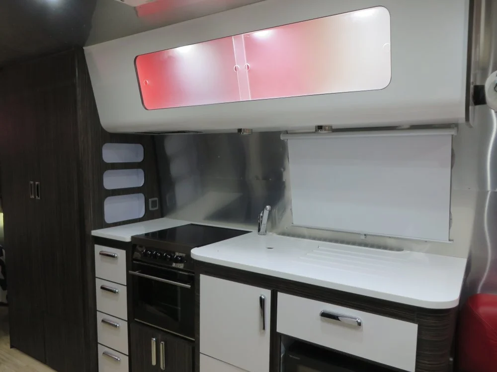 Kitchen area - Those white counter tops match the cabinets and drawers nicely