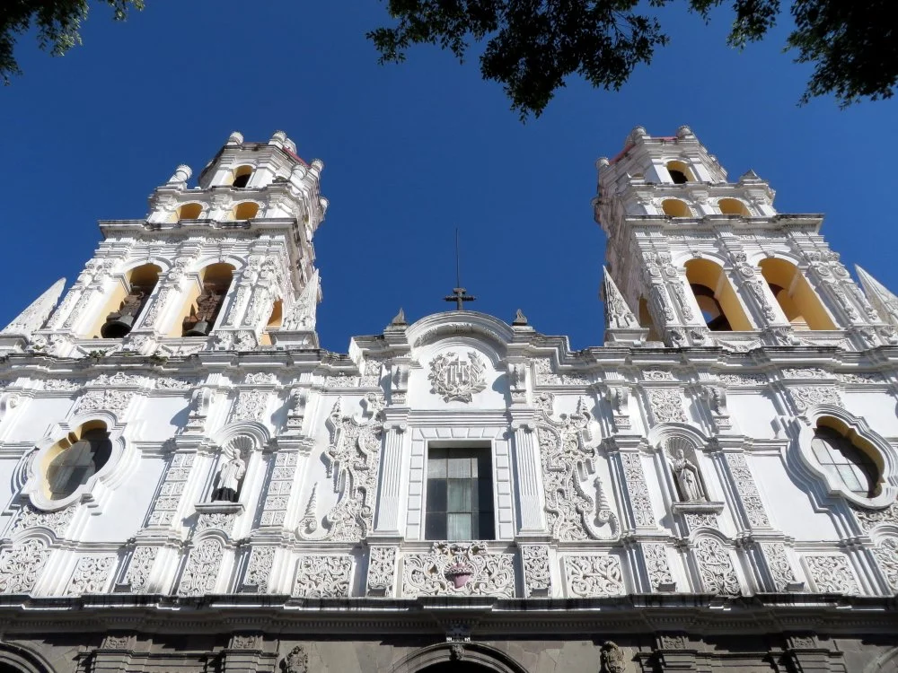 Such a narrow street : Tough to get a good picture of Templo del Espiritu Santo La Compania
