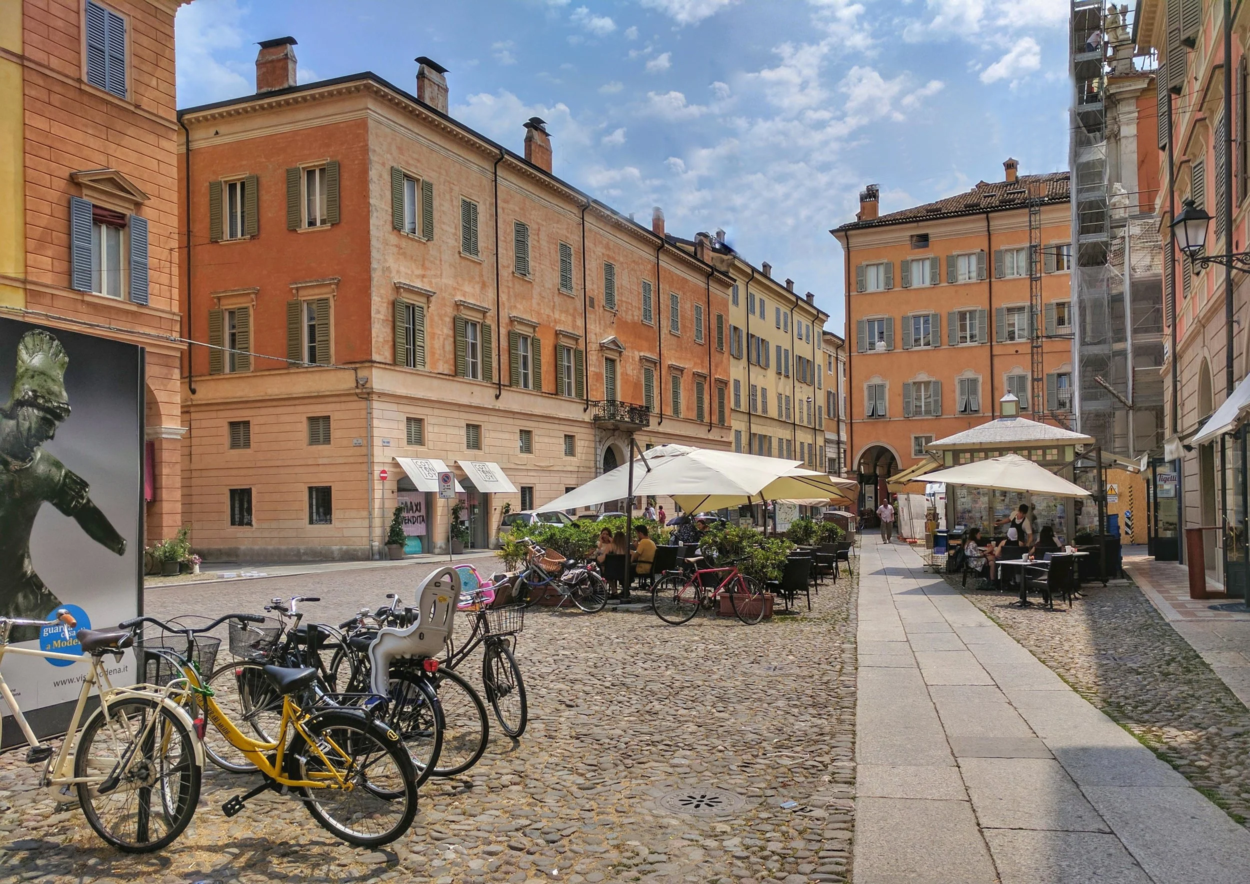 A few scenes from the lovely city of Modena
