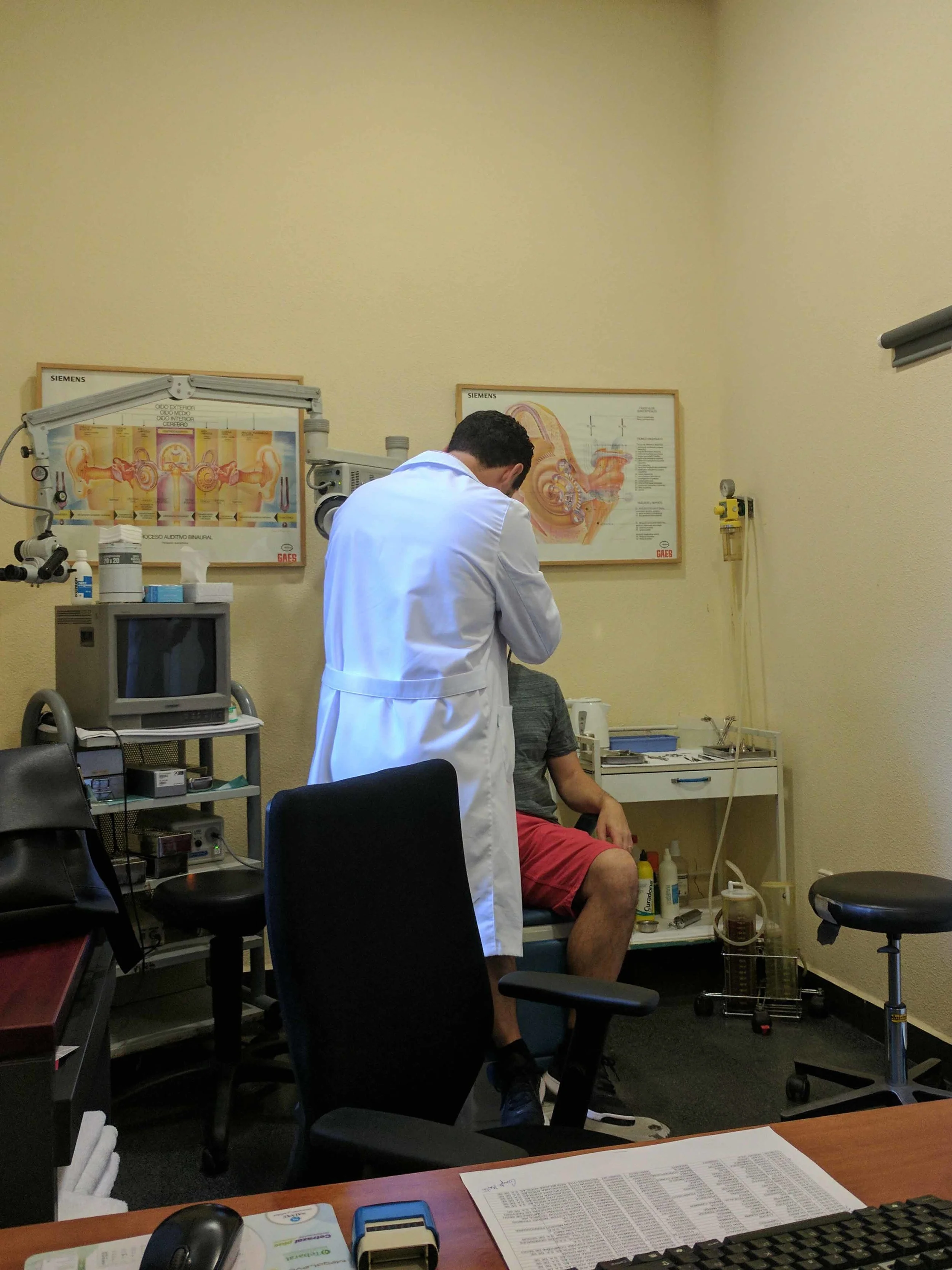 Iain getting his nose explored a few weeks later. Dr Moya told him"You could wear a pair of shoes in your nose now". We think that's a good thing. 