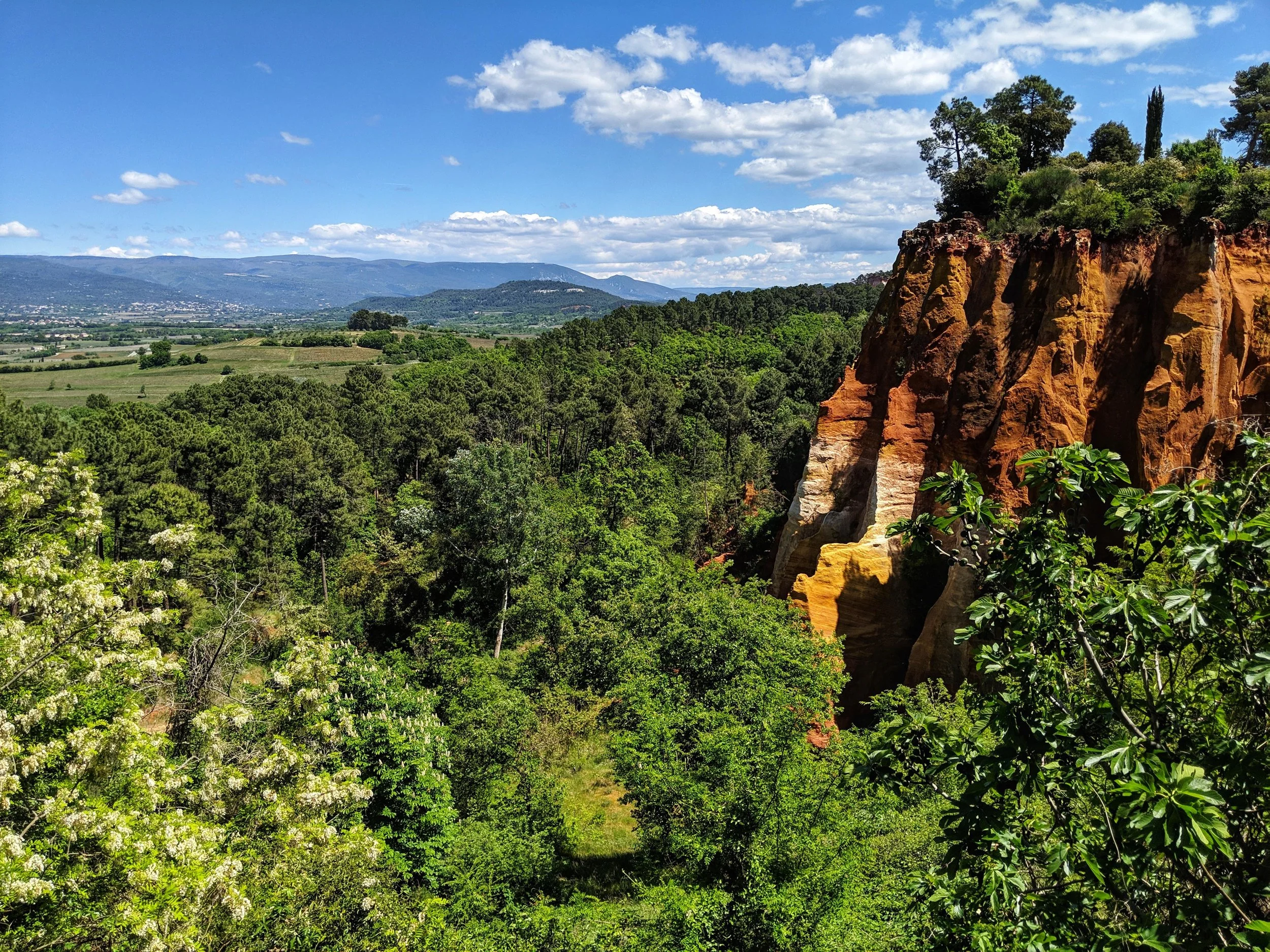 Red rocks of Roussillon, reminiscent of Utah