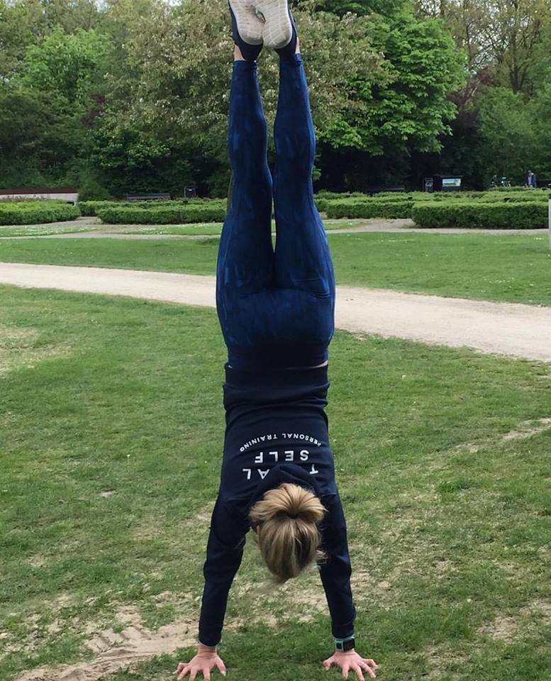 SARON HANDSTAND.jpg