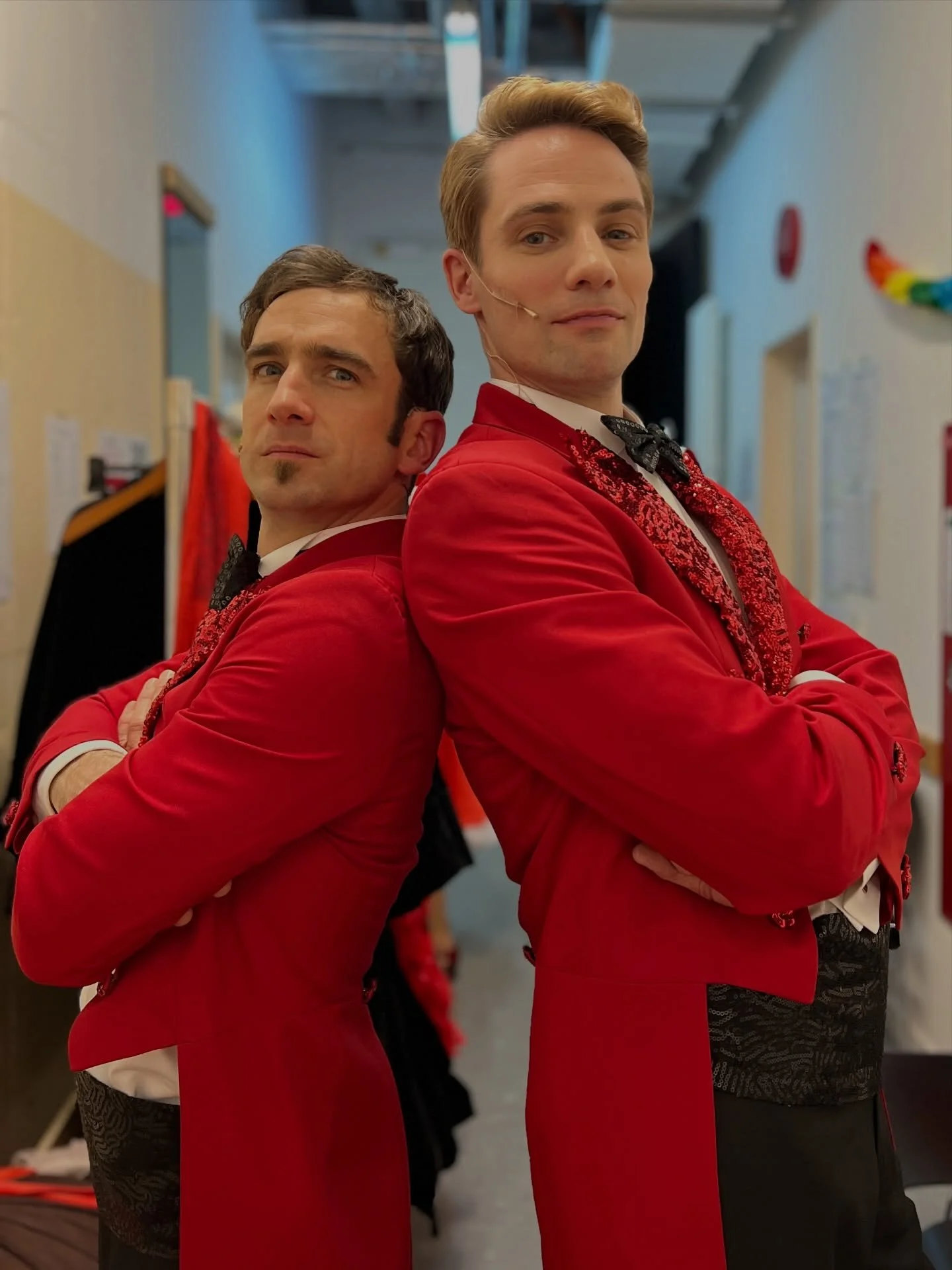 Ohnsorg-Wiehnachtsshow 2025 &ndash; Premiere 🎅🏻🎶🥳
#ohnsorgtheater #premiere #openingnight #singer #actor #theater #musicaltheatre #theatre