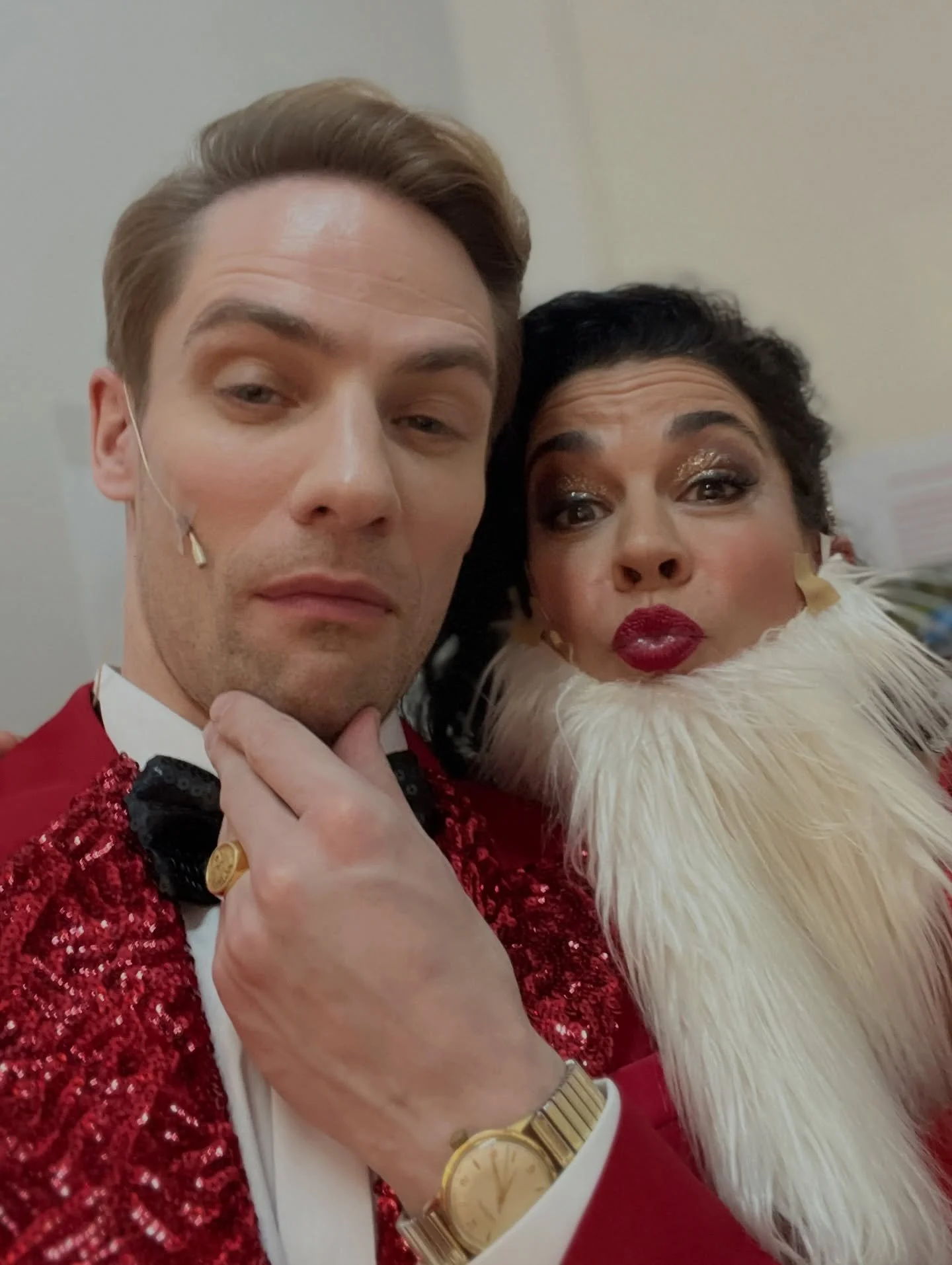 Alle, die mit uns zur Wiehnachtsshow fahren,
m&uuml;ssen M&auml;dels mit B&auml;rten sein! 🎅🏻
#ohnsorgtheater #backstage #christmas #actorslife