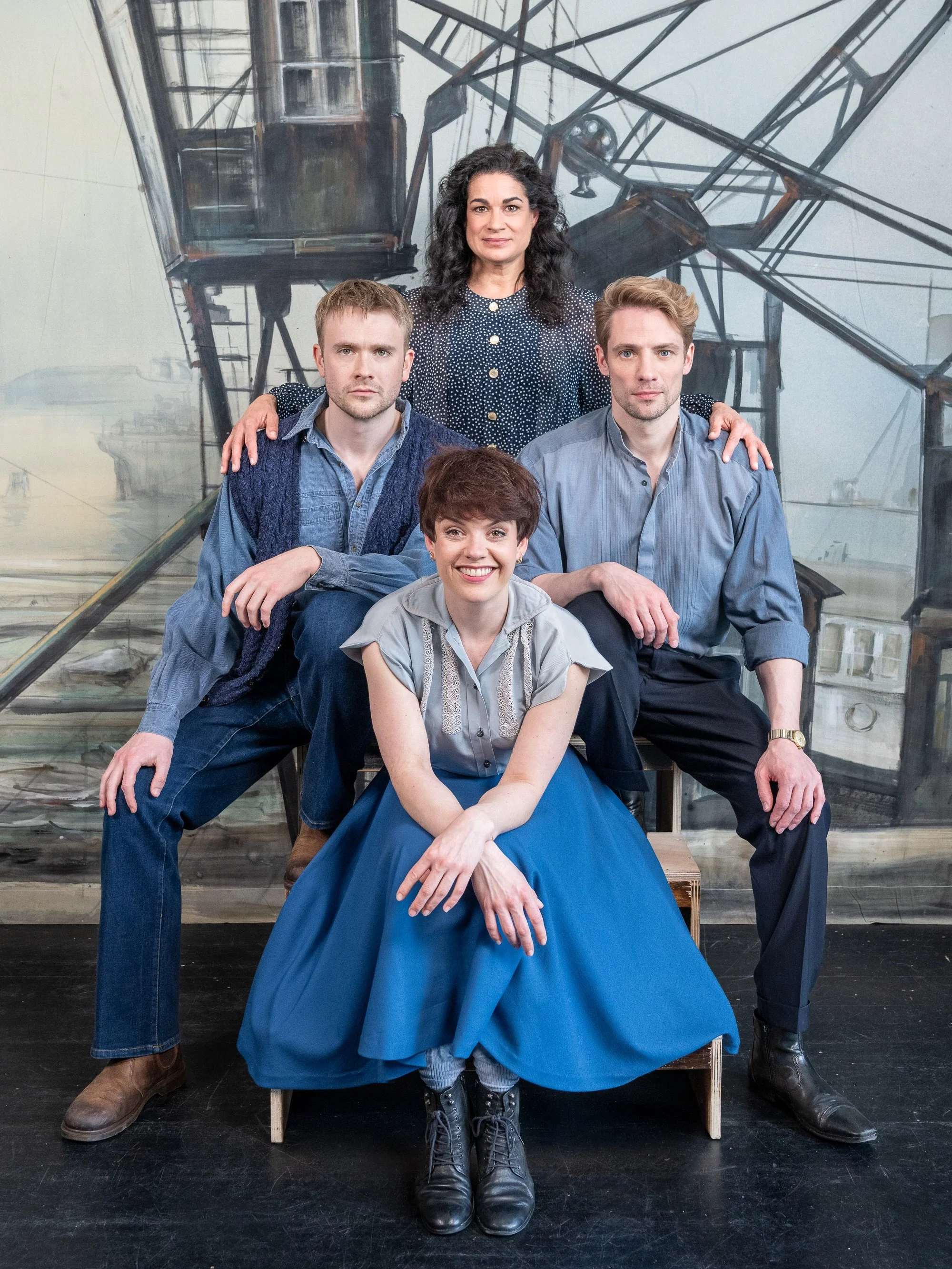 &bdquo;Blootsbr&ouml;der (Blood Brothers) &ndash; Das Musical&ldquo;
17.1.&ndash;6.3.2027 am @ohnsorg_theater 
Vorverkauf ab JETZT!
Foto: @g2baraniak 
#musical #bloodbrothers #ohnsorgtheater #singer #musicaltheatre