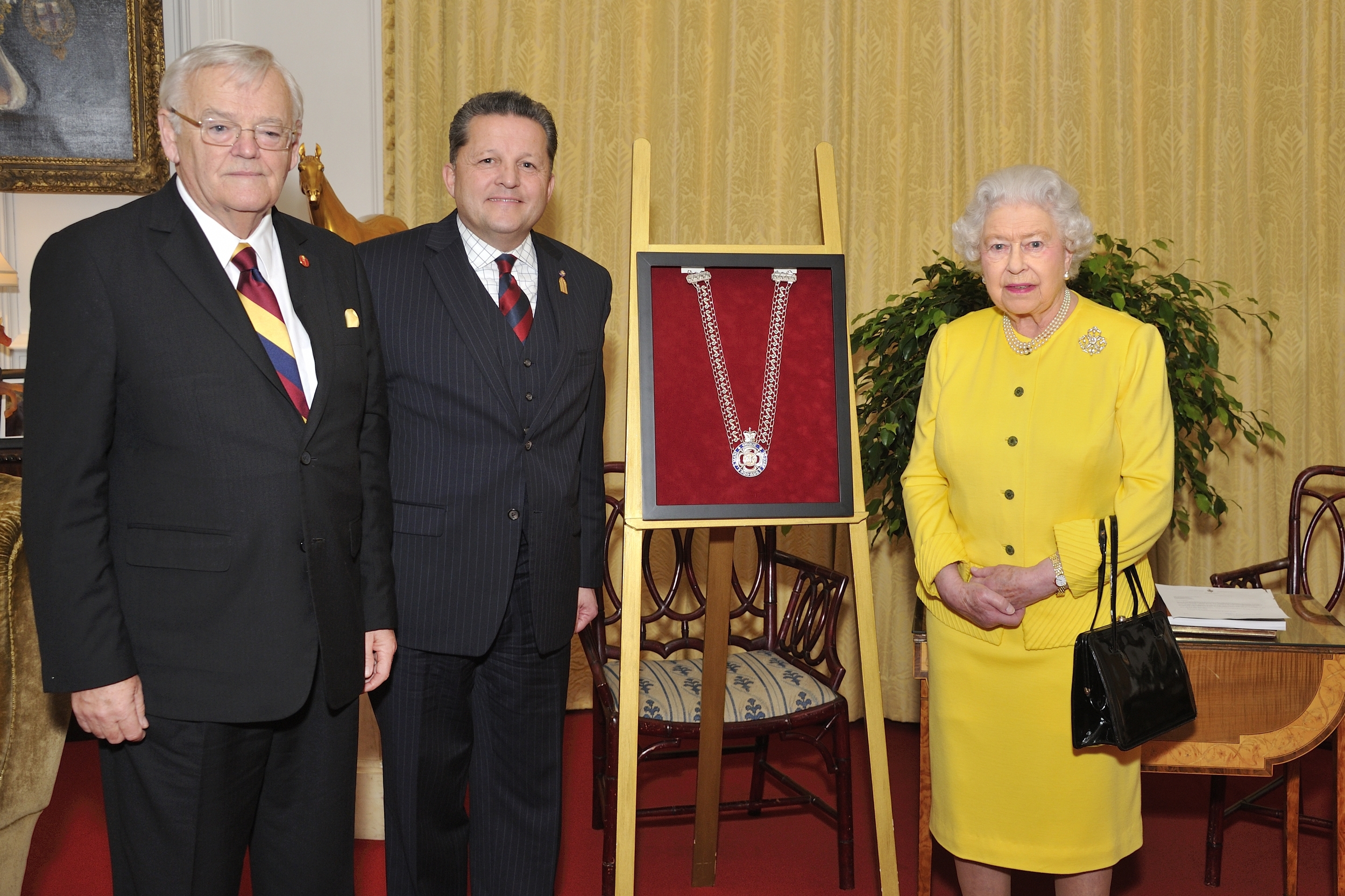 Inauguration of the chain of office for the Black rod with Noel Kinsela, Greg Peters and Queen Elizabeth II