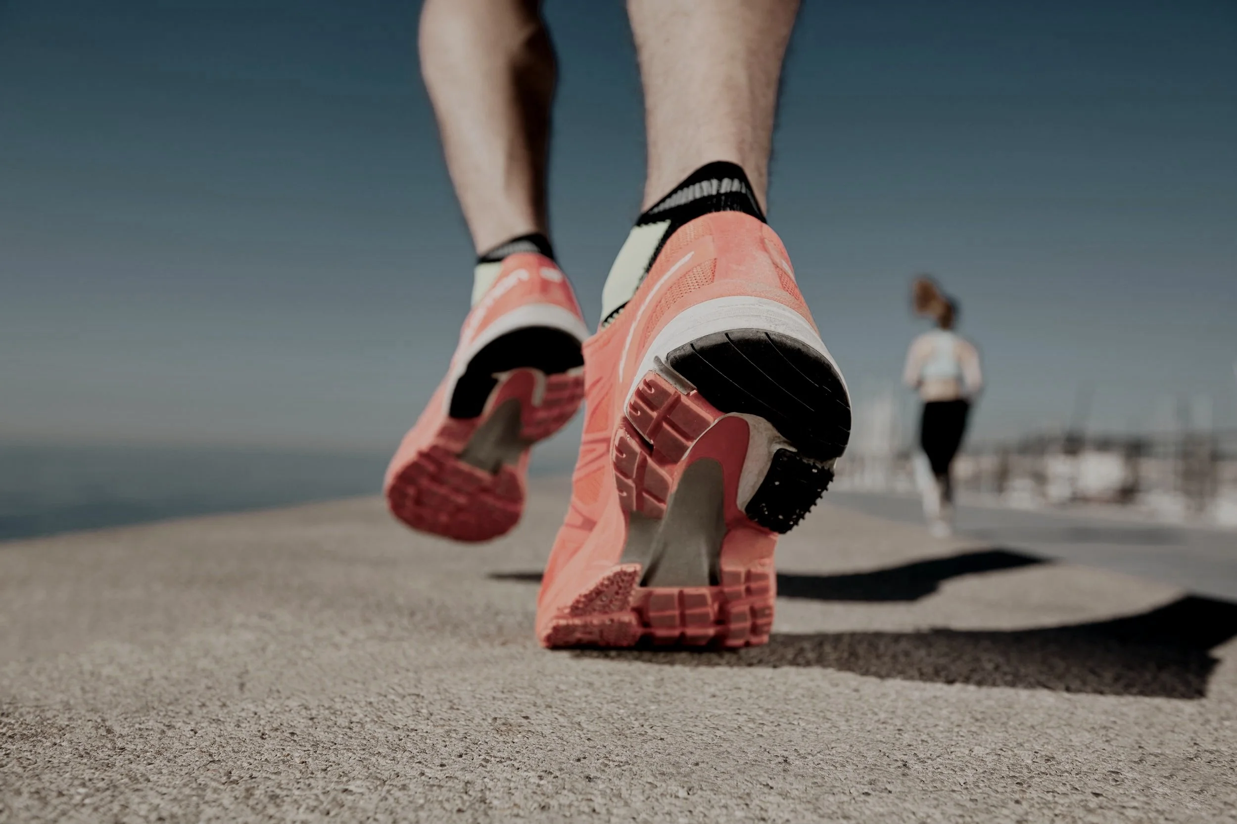 closeup-jogger-man-near-sea.jpg