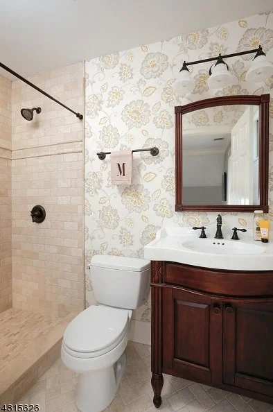 guest bathroom 2.jpg
