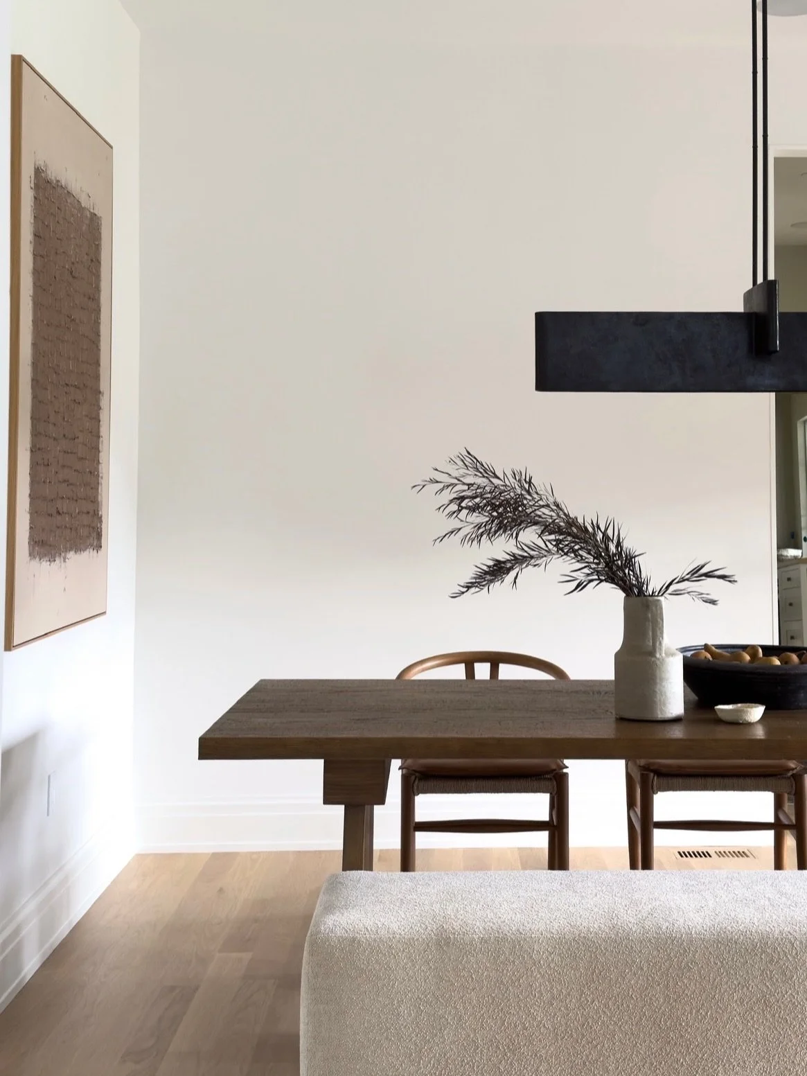 POV: it&rsquo;s Friday night and everyone ends up around your dining table.

Wine poured.
Candles lit.
Friends staying longer than planned.

Nowhere else I&rsquo;d rather be. 😊

The best rooms in a home are the ones that bring people together and en