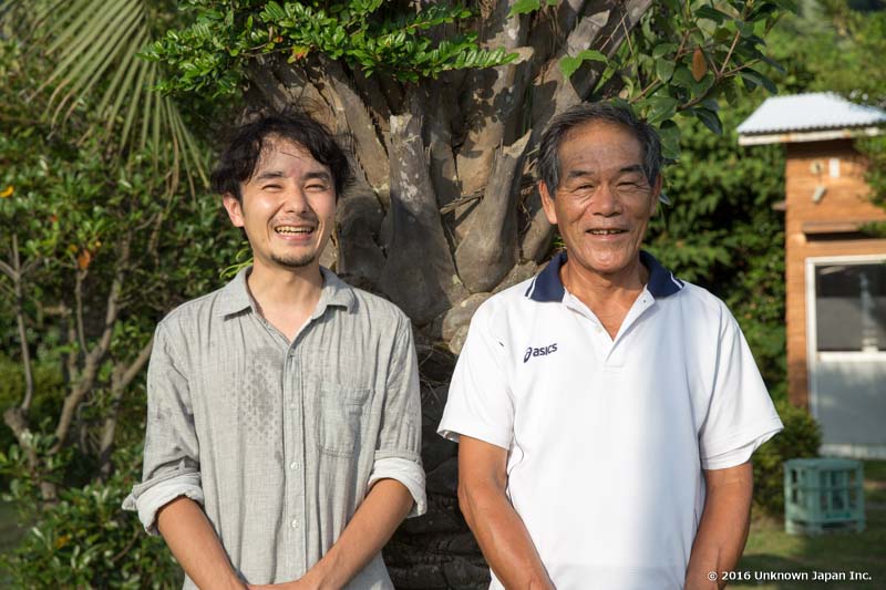 管理人の末廣一文さんと受付の前で撮影