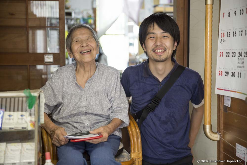 オーナーの今林和子さんと受付で撮影