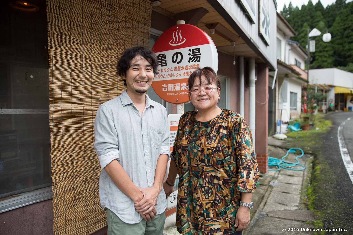 オーナーの白川さんと入口の前で撮影