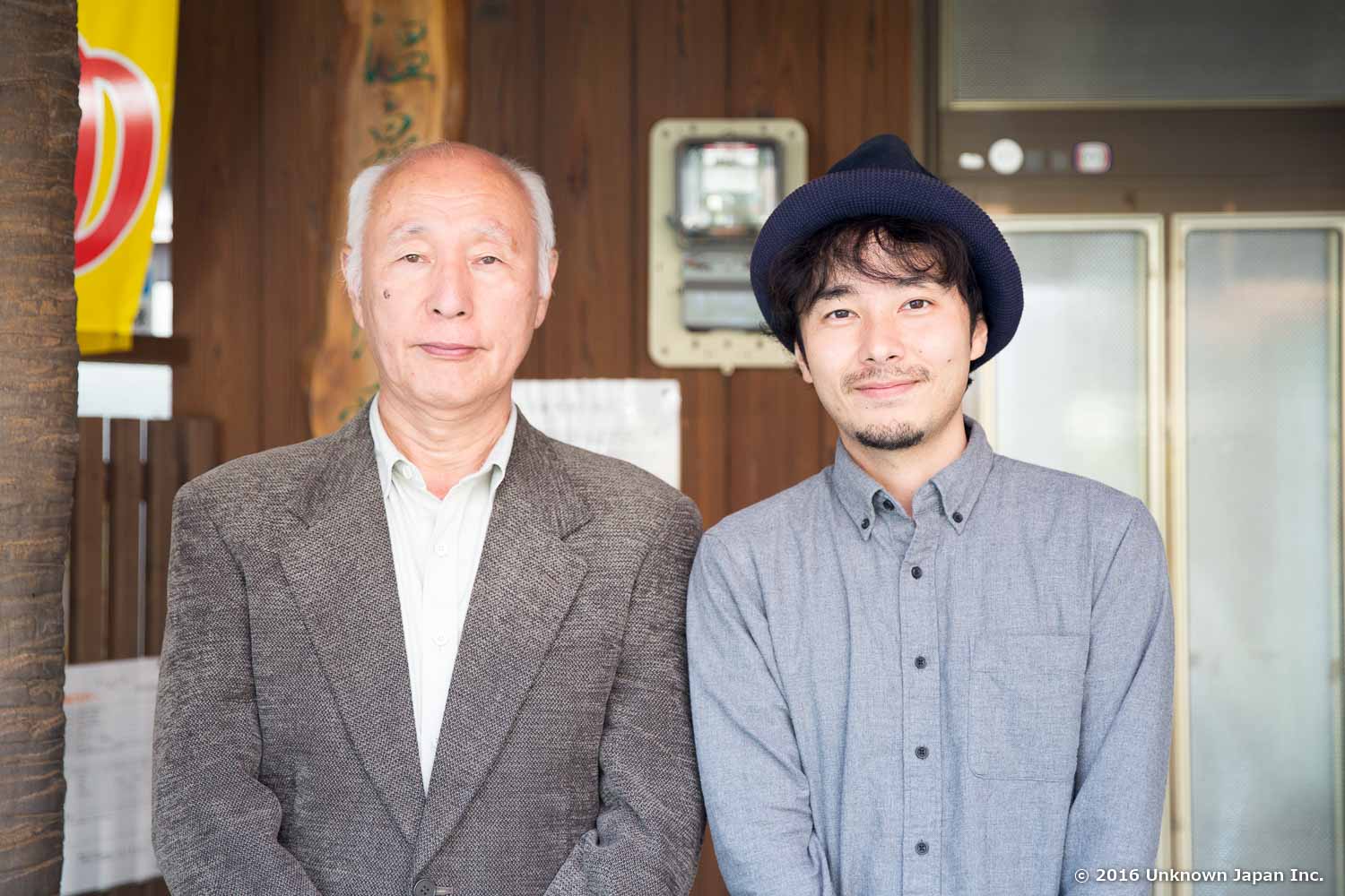 代表取締役の長野淳雄さんと入口の前で撮影