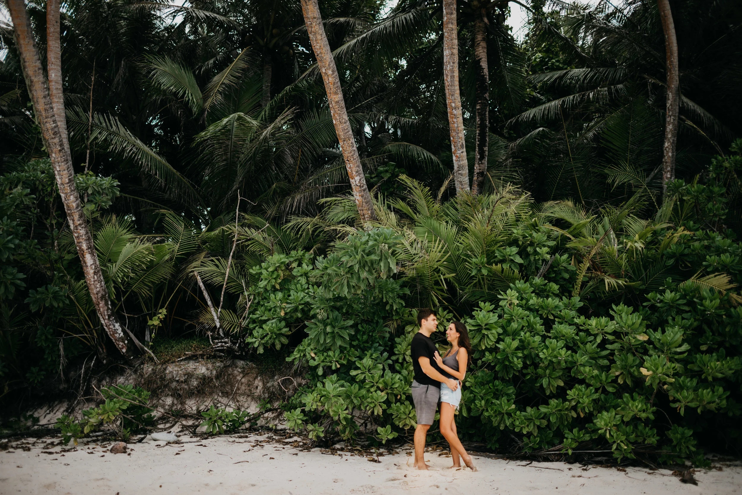 guam-beachy-adventurous-couples-photo-by-samantha-look.jpg