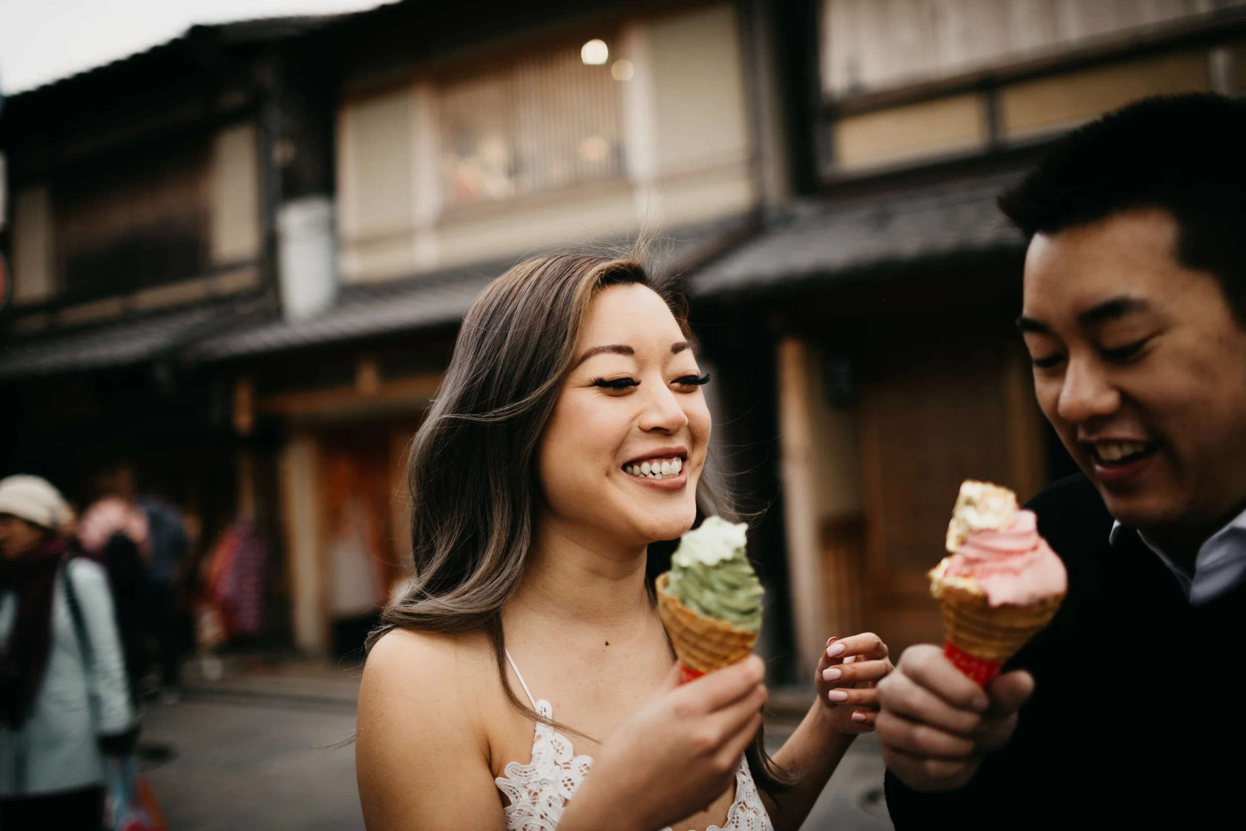 Kyoto-ice-cream-Engagement-photo-by-samantha-look.jpg