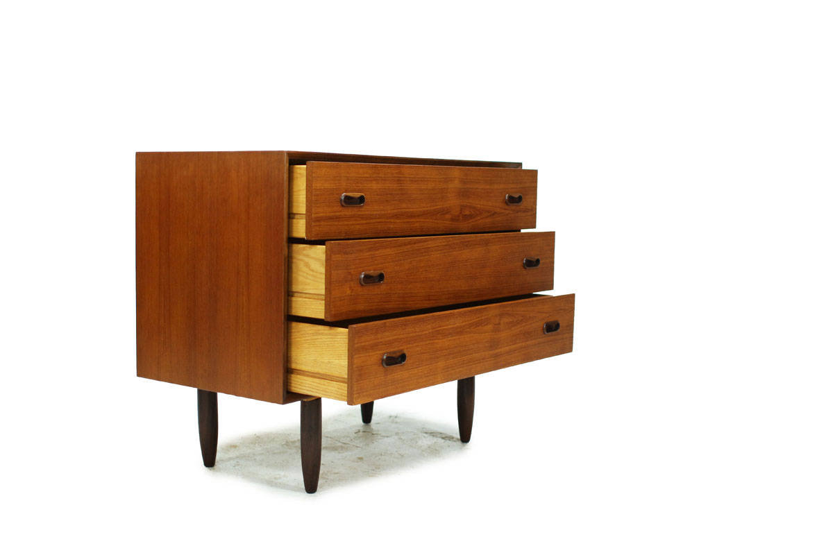 Canadian 1960's Mid Century Modern Set of 2 Matching Teak wood Bed Side Dressers / Nightstands