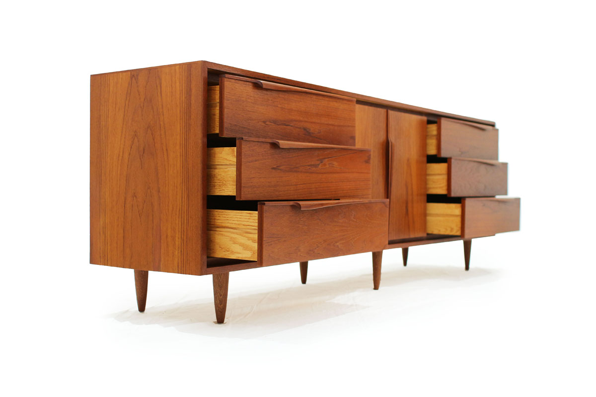 Mid-Century Modern Teak Wood Credenza / Sideboard with lots of storage inside 6 drawers and 2 doors and 6 tapered legs