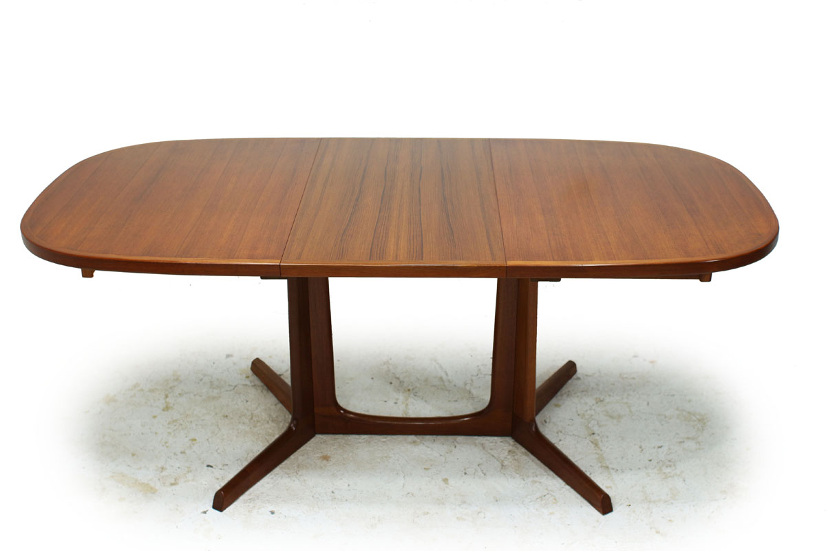 Danish Designer Mid Century Modern Extendable Teak Dining Table Designed by Gudme Mobelfabrik Niels Moller