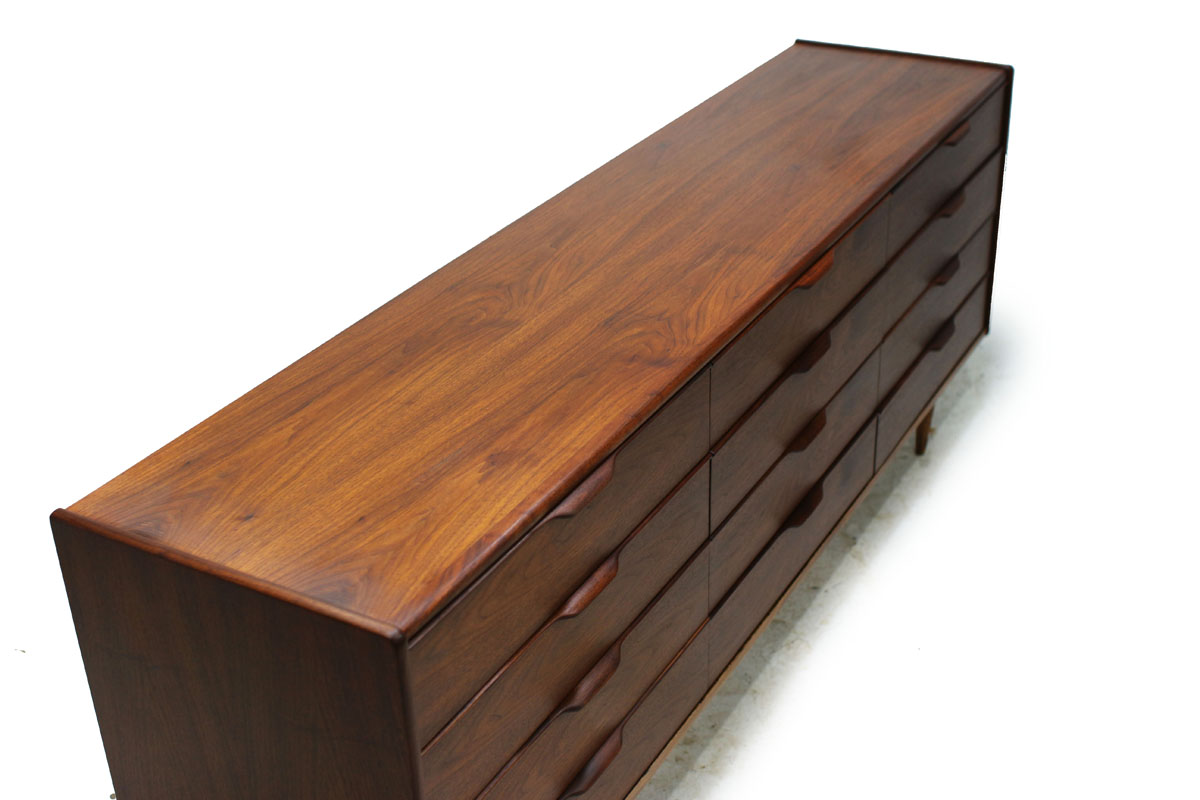 Canadian Mid Century Modern Walnut Wood 12 Drawer Dresser Hanover line with tapered legs by Pepplers
