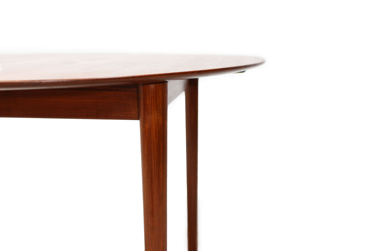 Round / Oval Extendable Teak wood Dining Table Designed by Borge Morgensen Denmark Designer