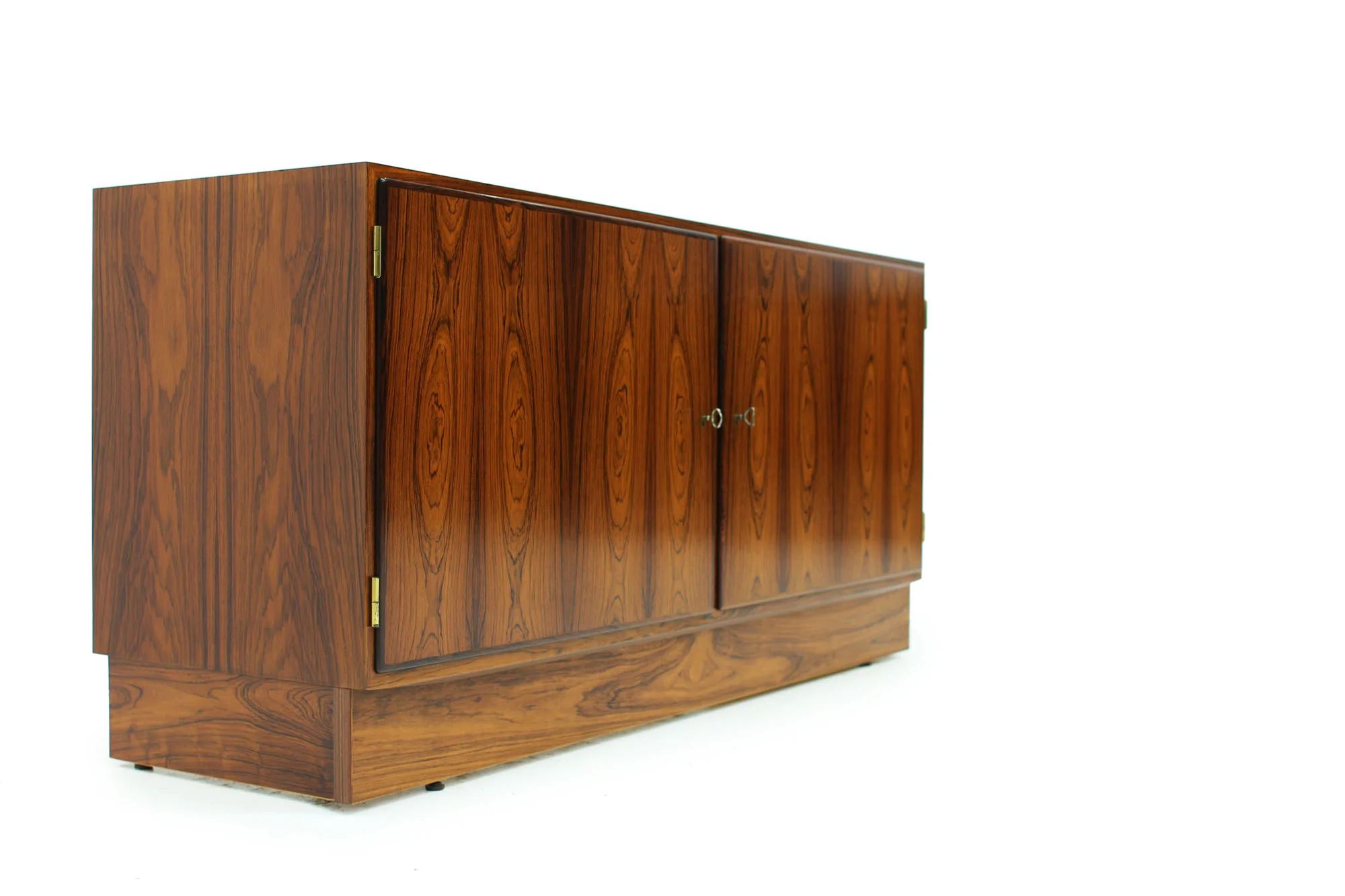Danish Poul Hundevad cabinet with pull out drawer original keys in Rosewood (5).jpg