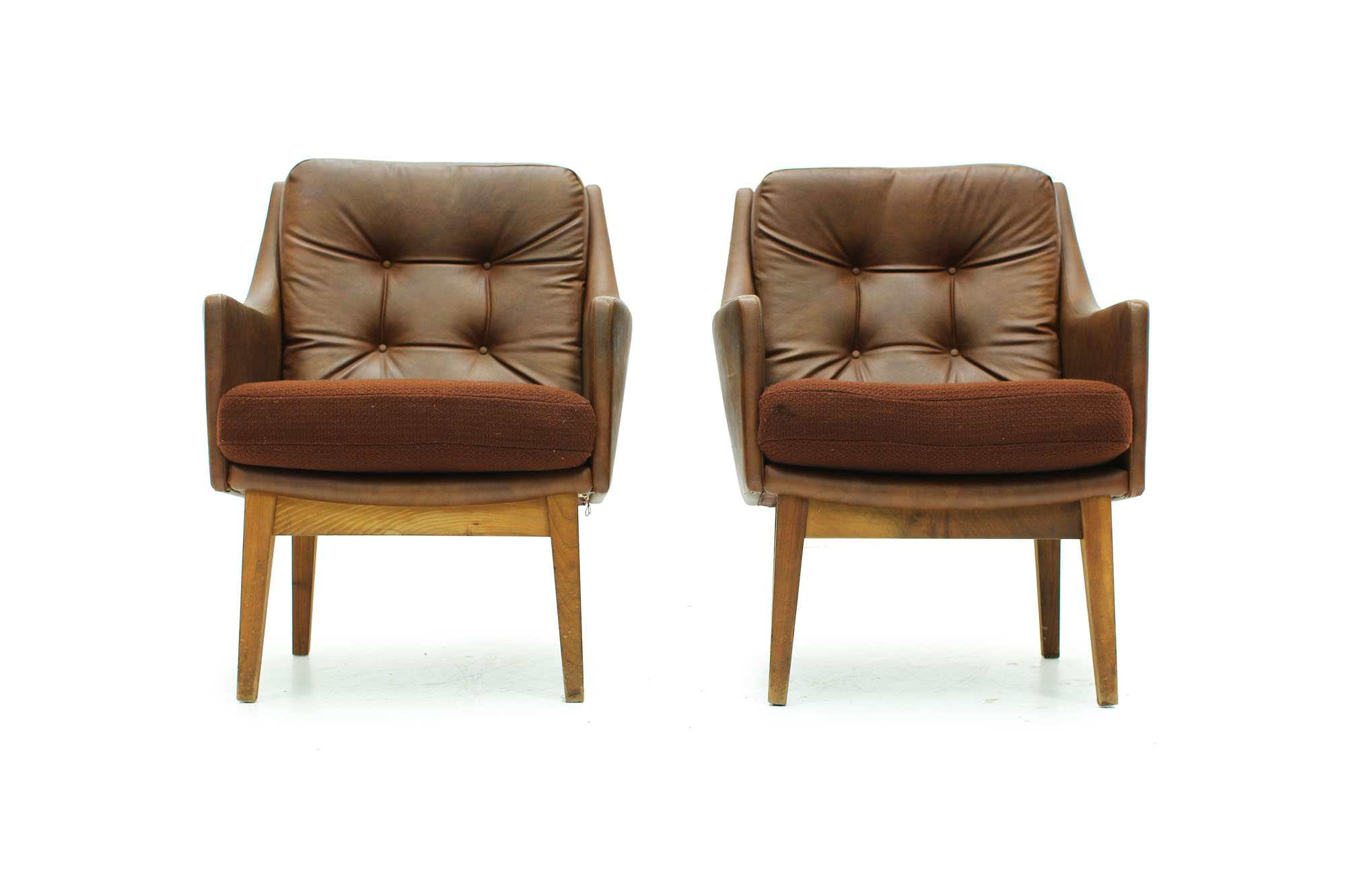 Set of tufted lounge chairs with original brown leatherette from the 60s (4).jpg