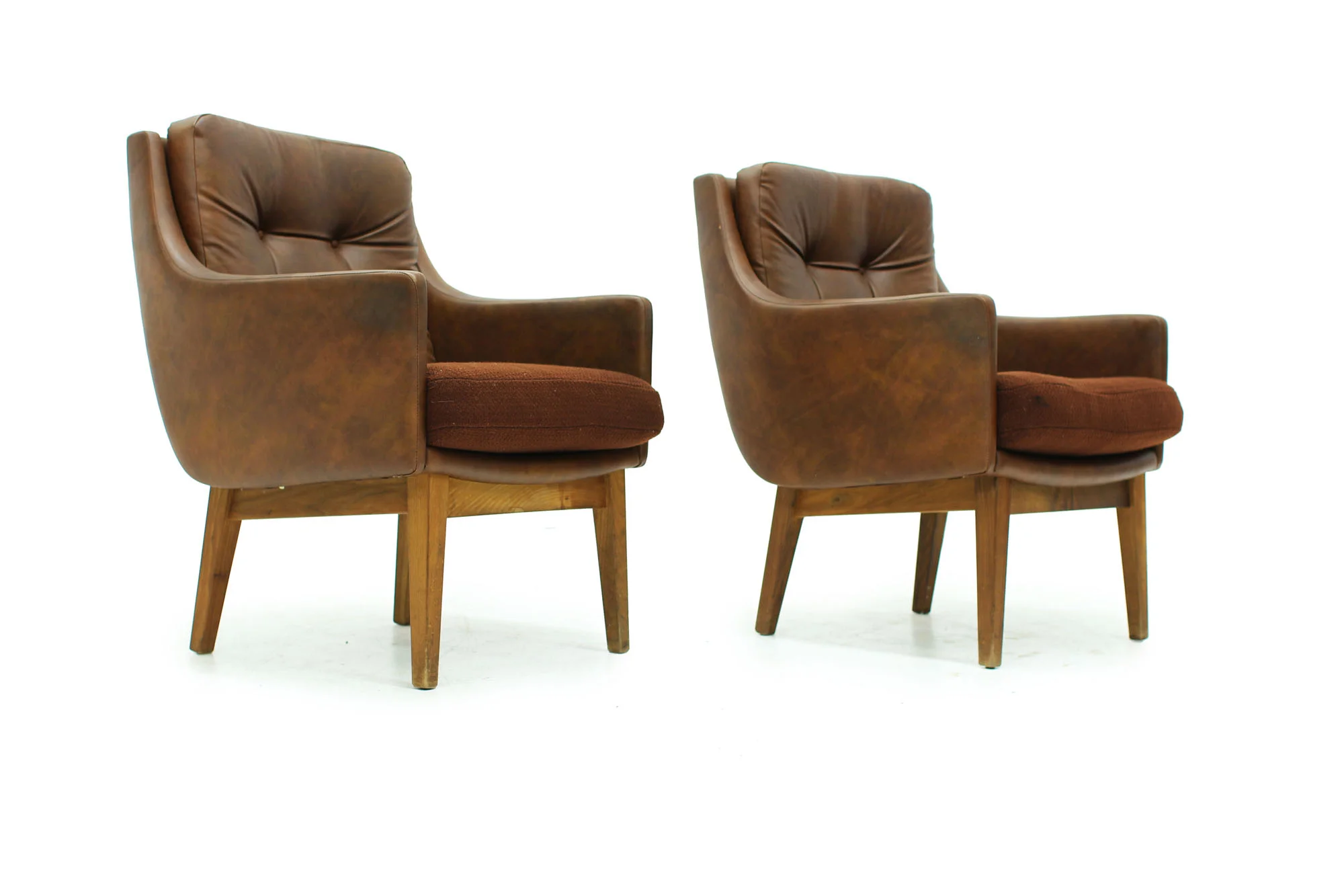 Set of tufted lounge chairs with original brown leatherette from the 60s (5).jpg