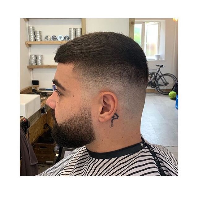 Cut by: Dec @decthebarber1996 
Styled with: @nativeproductsuk 
E-Street Barbers LDN .
.
Cut and wash: &pound;22.50 
Clippers only: &pound;15
Student : &pound;18.50
U18: &pound;15 
Native product : &pound;12.50 *early bird special before 12 on weekday