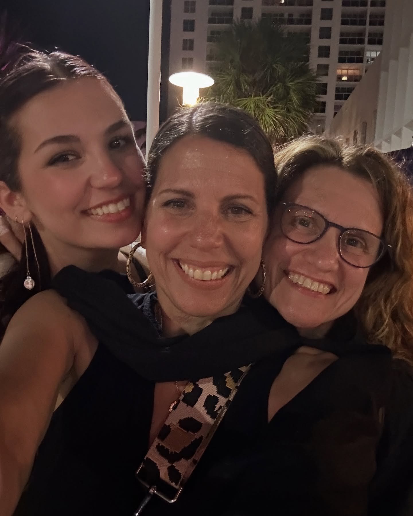 With two people ever dear to me: my beautiful, smart, independent bad-ass neice @katienealll and my strong, equally bad-ass cancer-surviving, @switchpurse maker sista @soccerjill99 together with @vinsonvalega in #Miami. Life is ever short. Grateful f