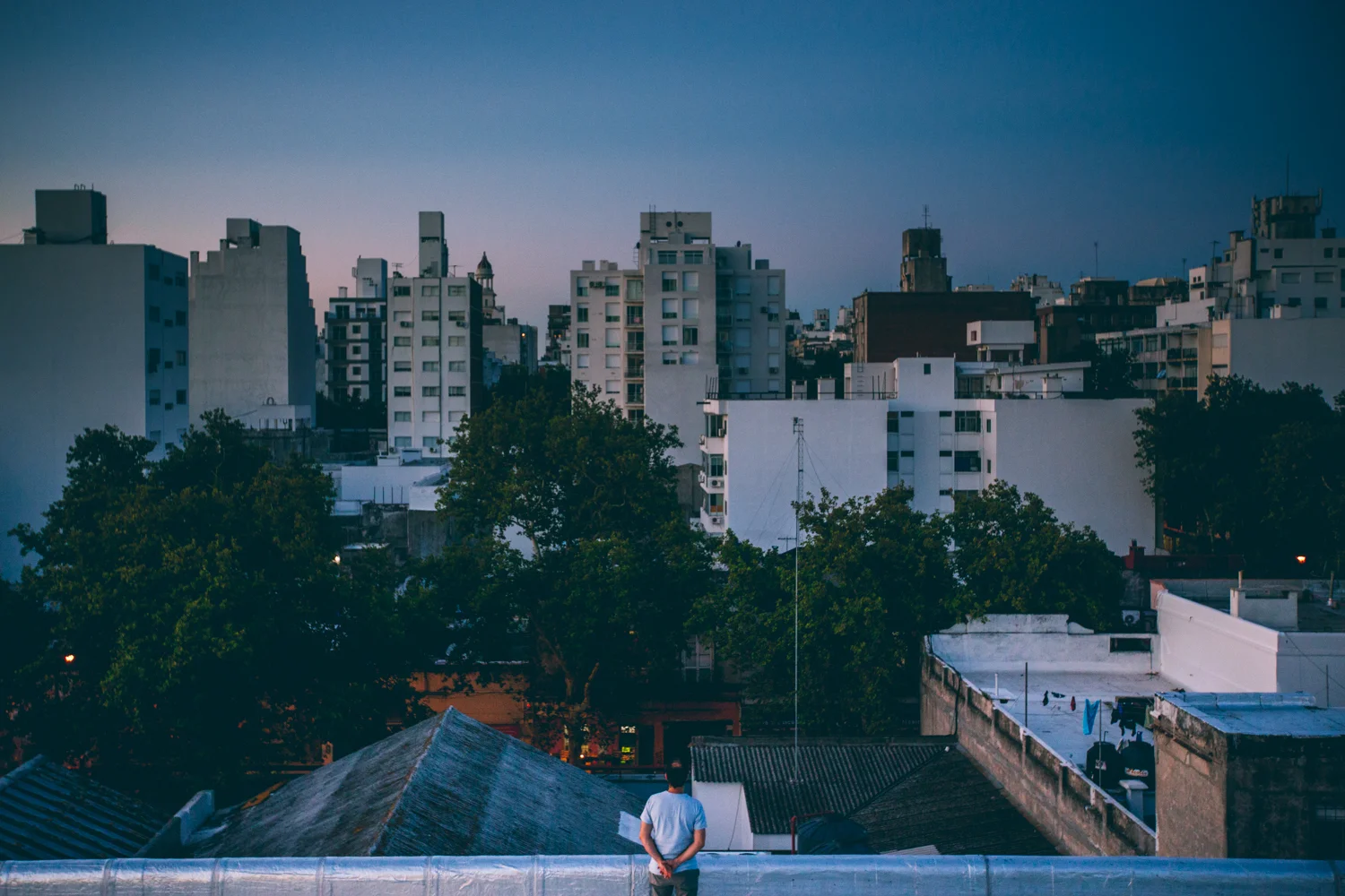 alejandro on rooftop-4053.jpg