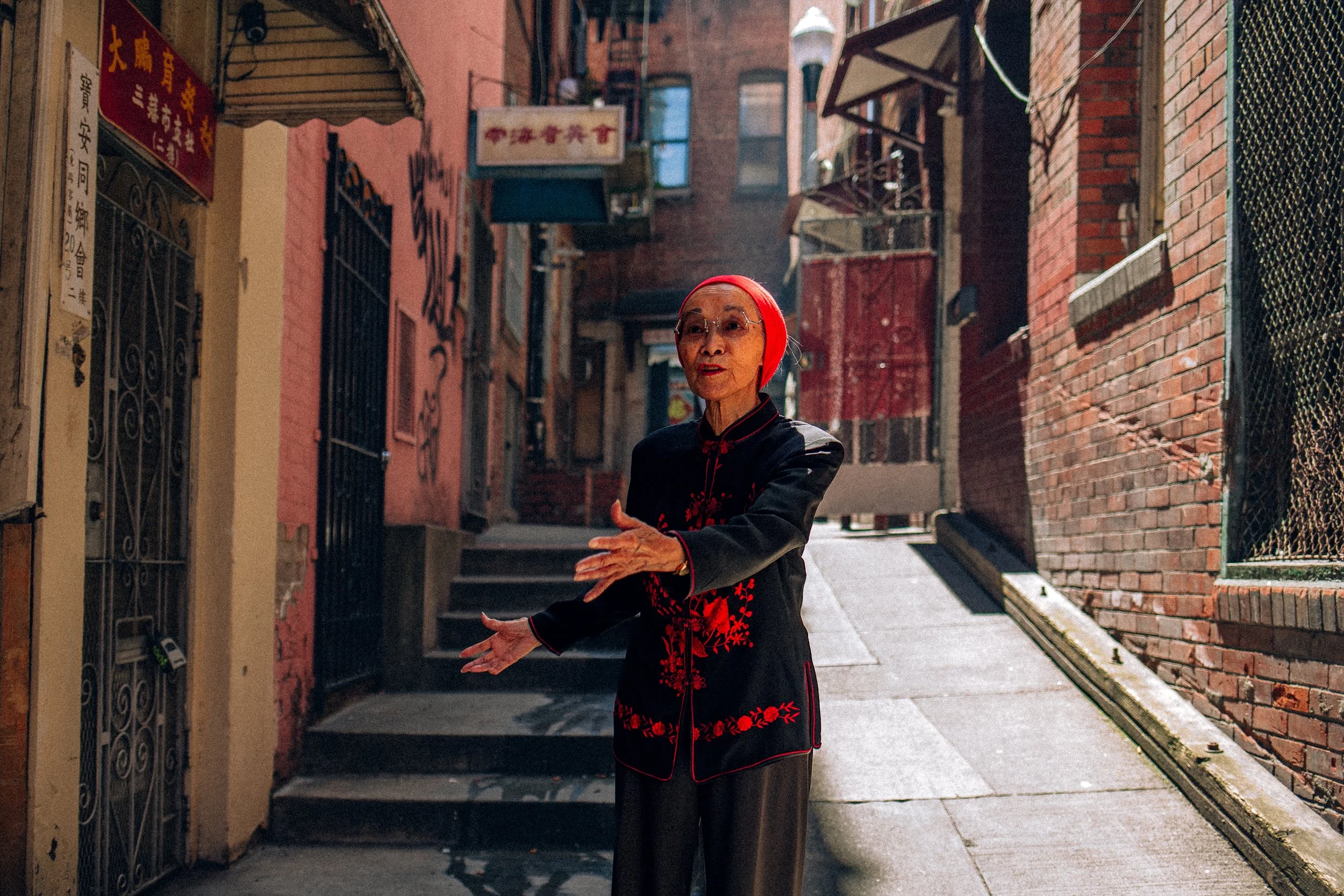 dorothy in st louis alley-2104.jpg