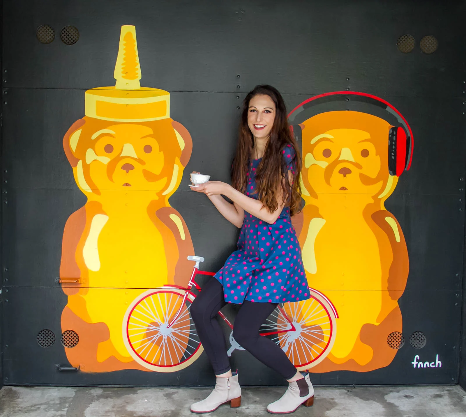 The Tea Squirrel is sipping tea while riding her new fancy bike (I deserve extra points for multi-tasking, don't I?) ;-)