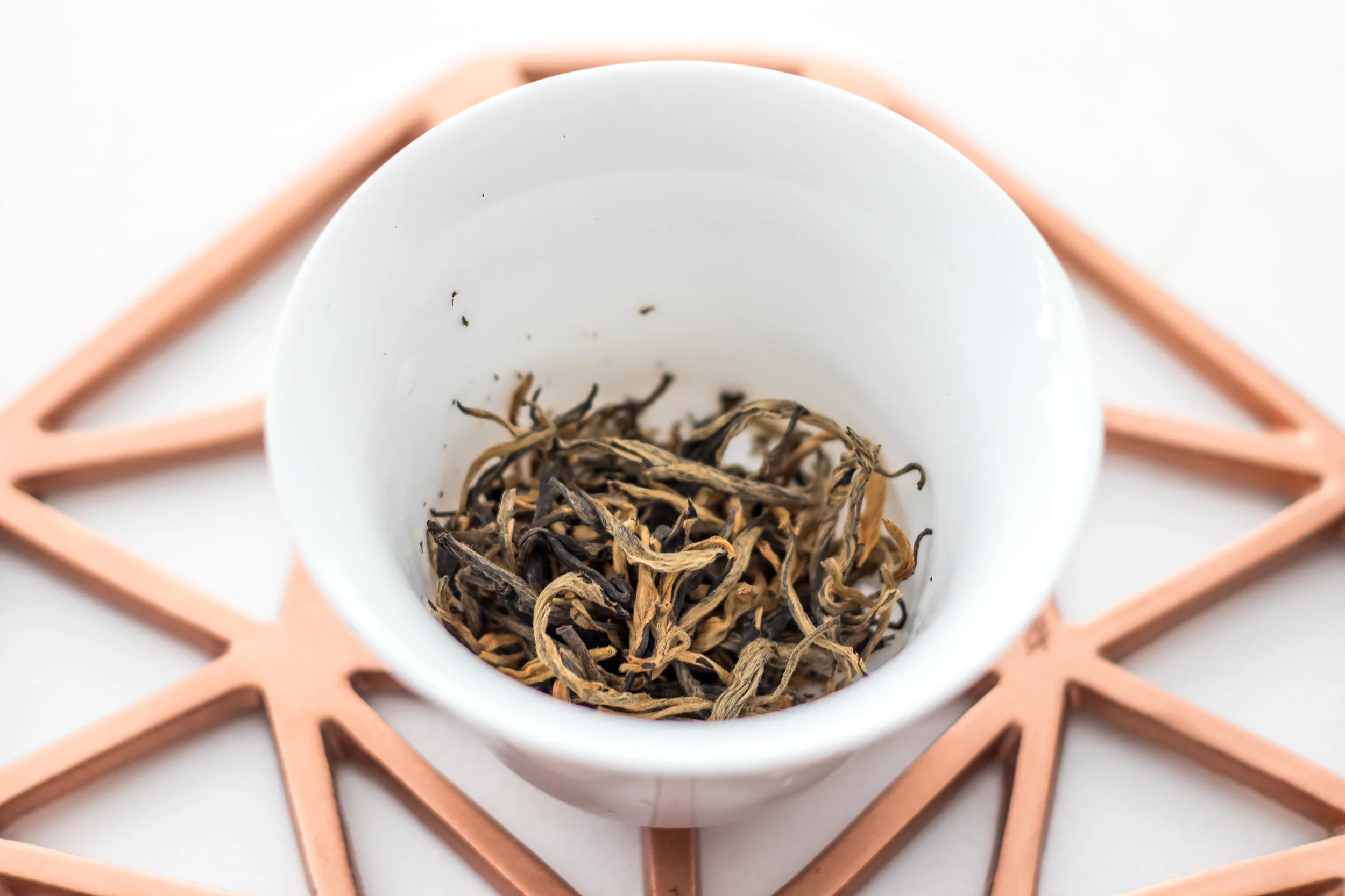 Pairing Swedish cinnamon knots with tea
