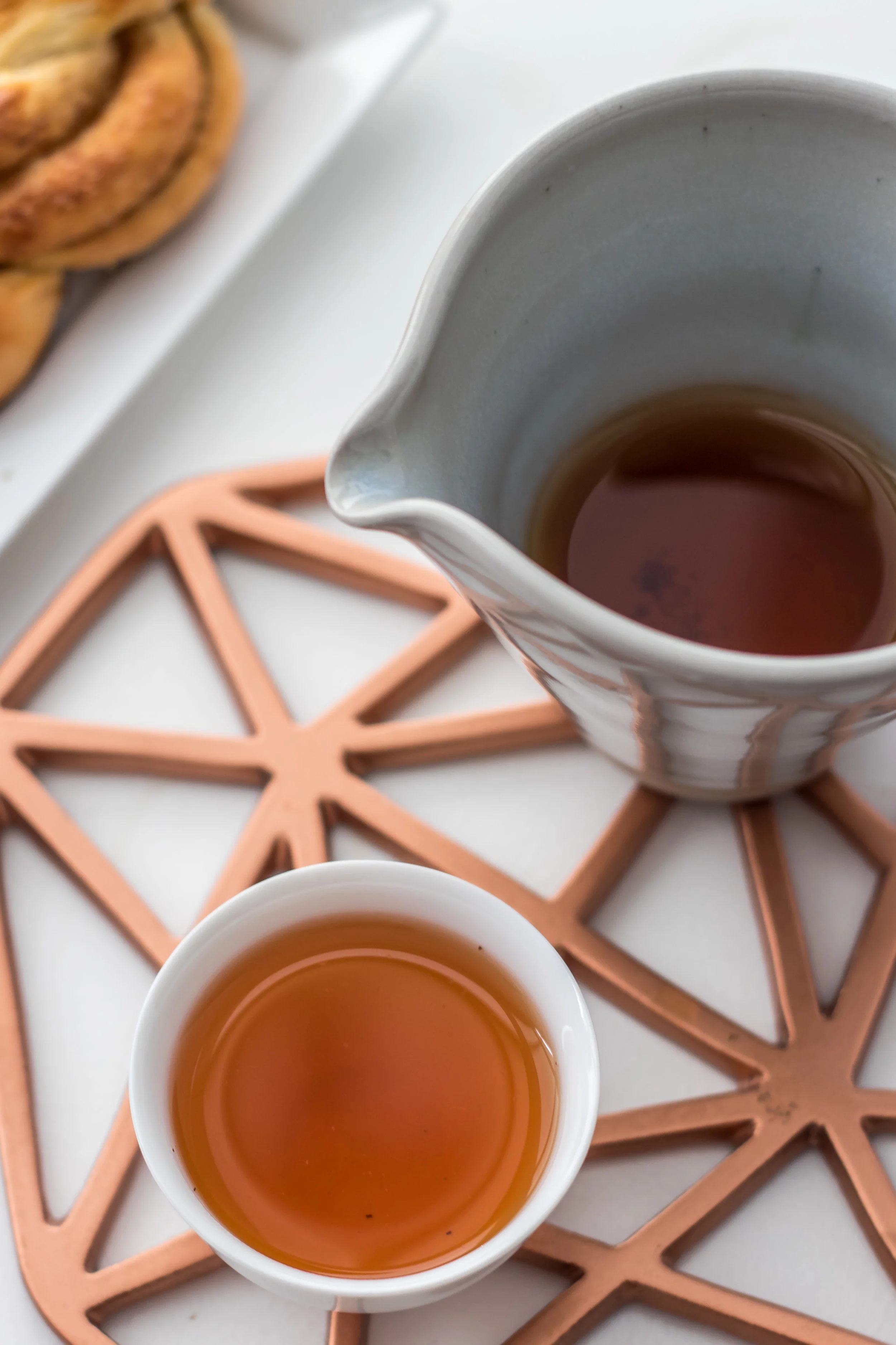 Pairing Swedish cinnamon knots with tea