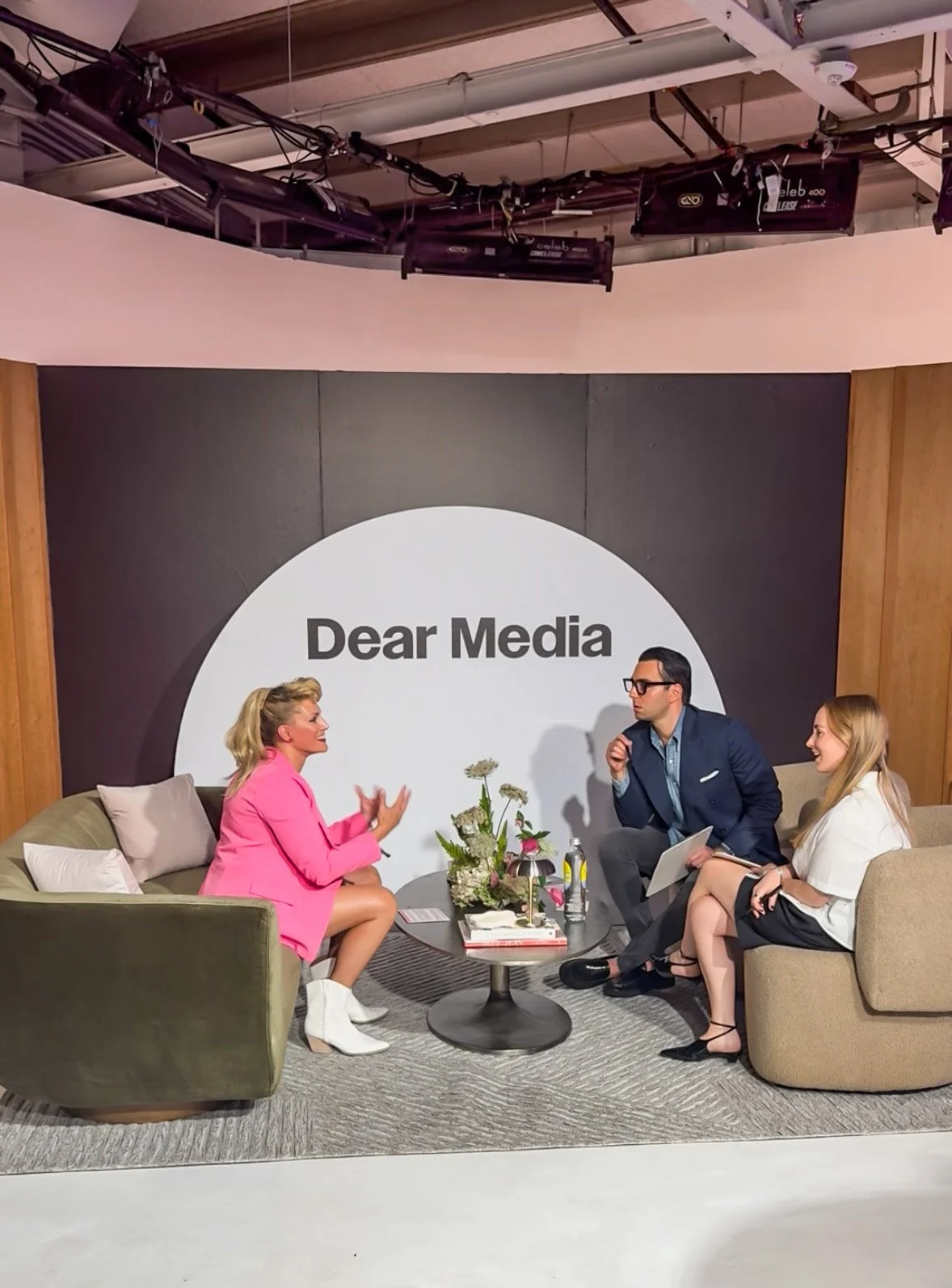 choose a happy day show podcast pitch at dmbyday event