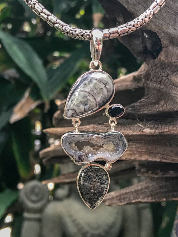 ORTHOCEREAS, ONYX, DRUZY AND RUTILATED QUARTZ,