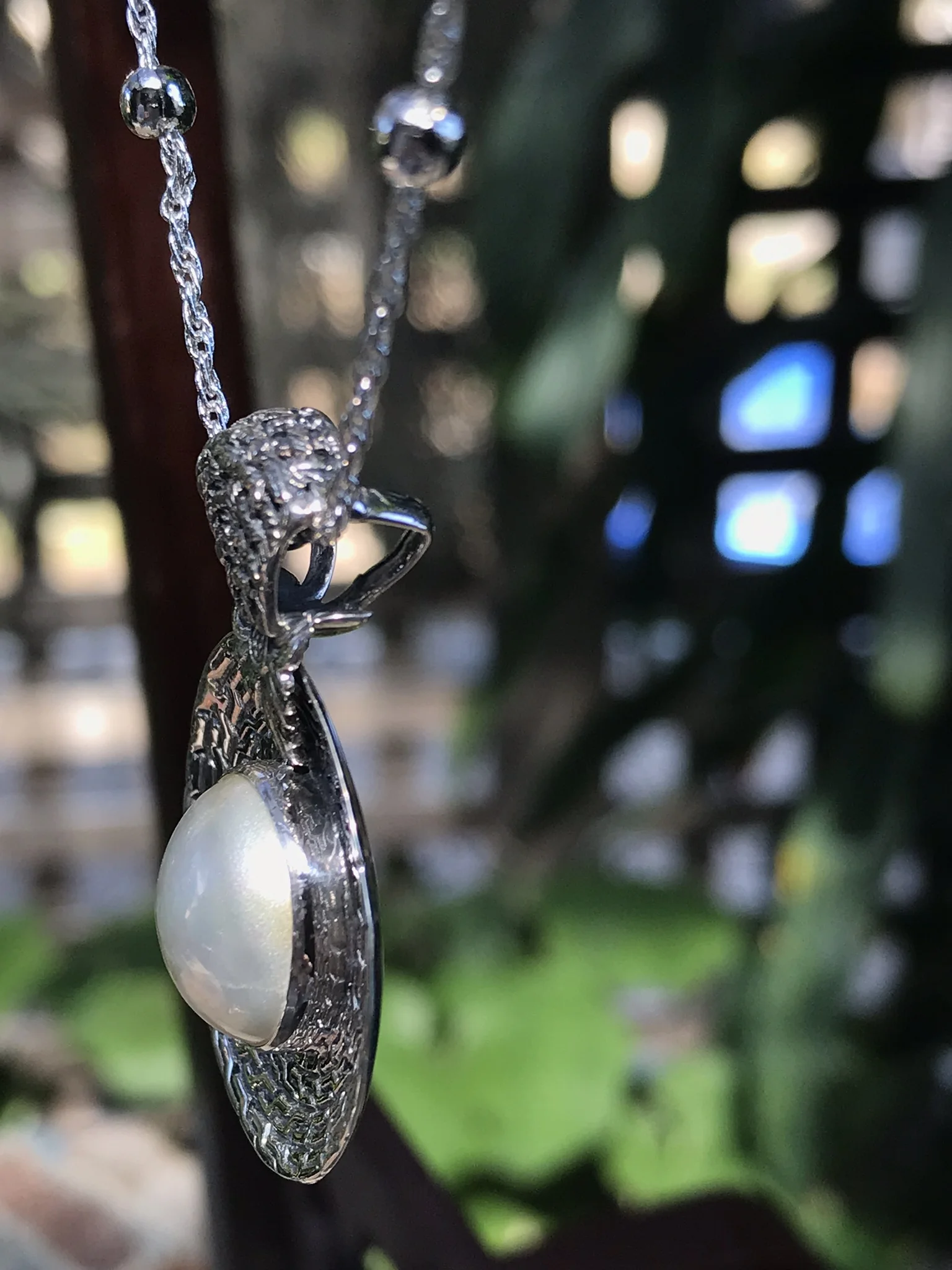 mother of pearl pendant set in sterling silver from Bali